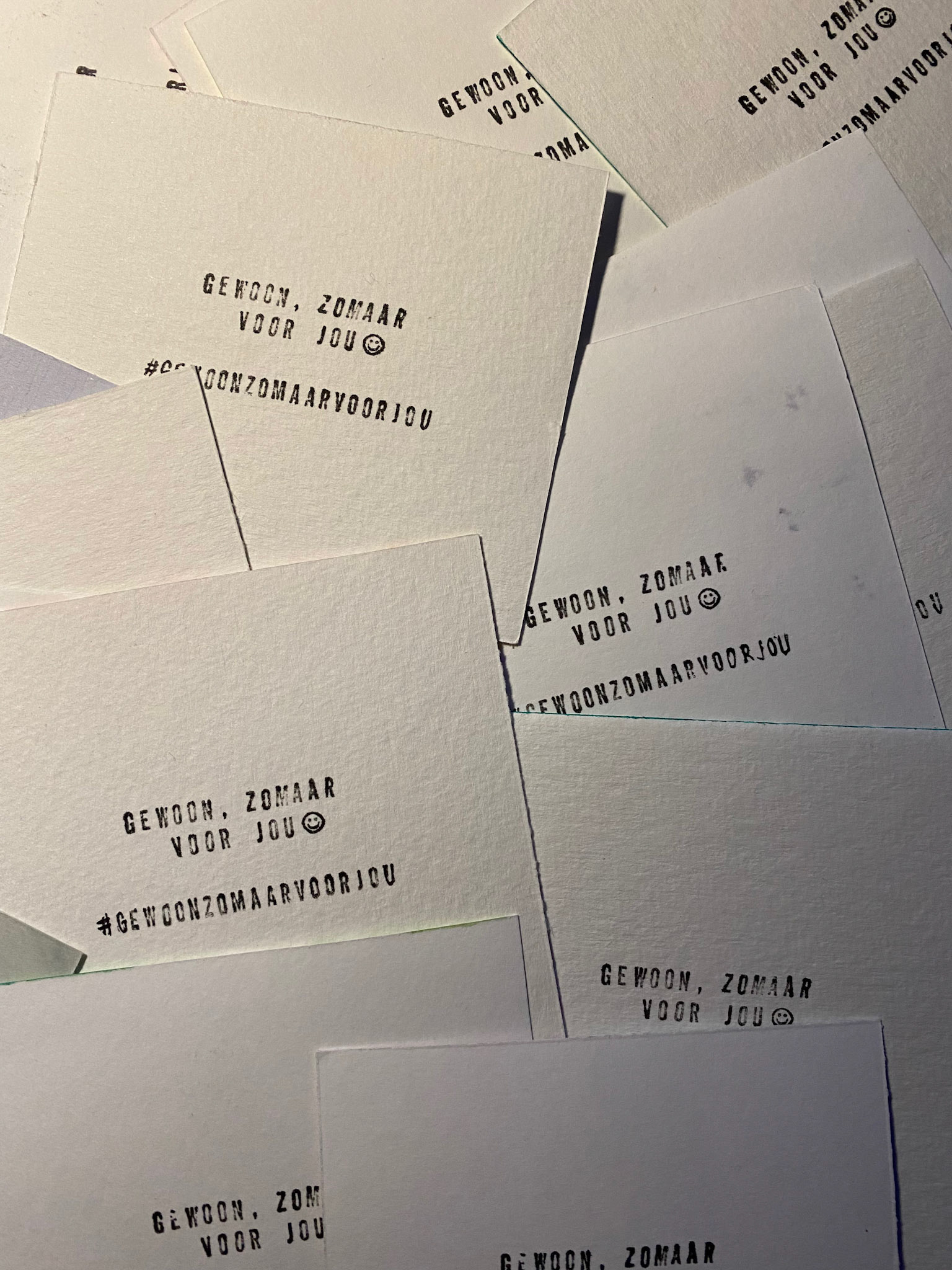 Alle achterkantjes bedrukken met de stempel