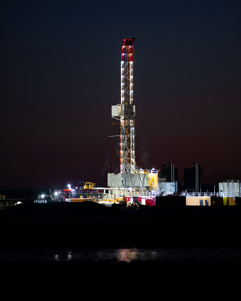 Rig, Saskatoon Lake, AB