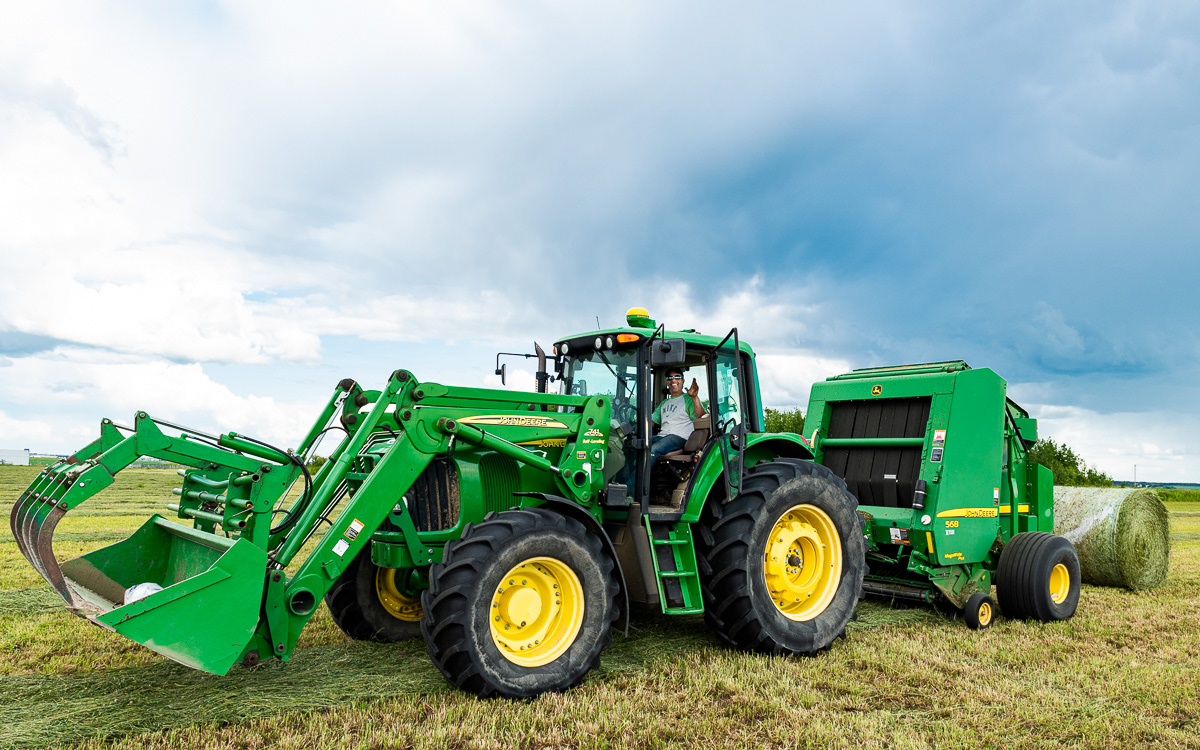 Bailing, Grande Prairie, AB.