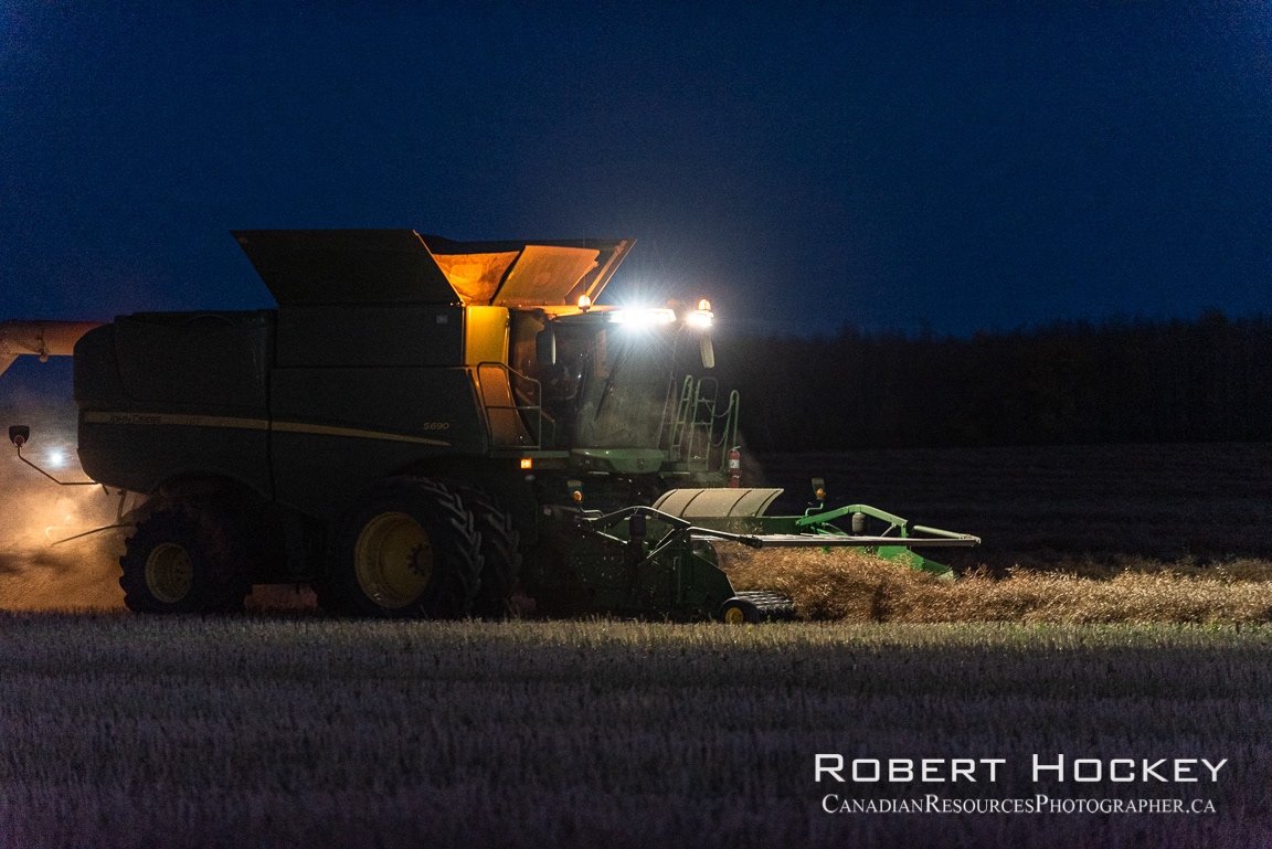 John Deere Night Threshing - Picture 172