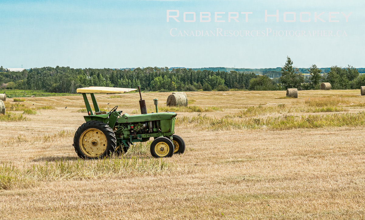 Old John Deere In Field - Picture 2