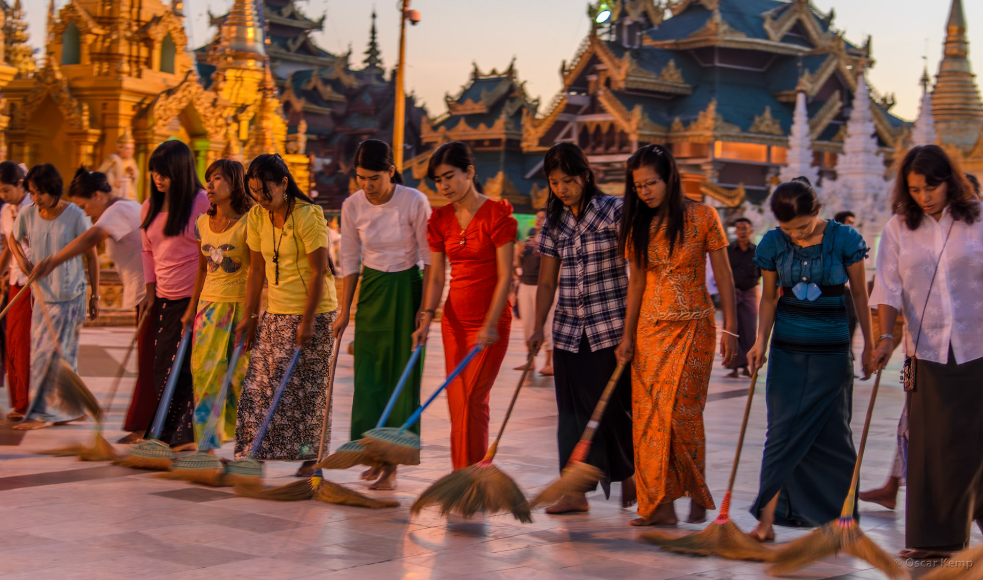 Shwedagon Pagoda / Joint sweeping job by local (female) visitors [Myanmar, 2012 01]