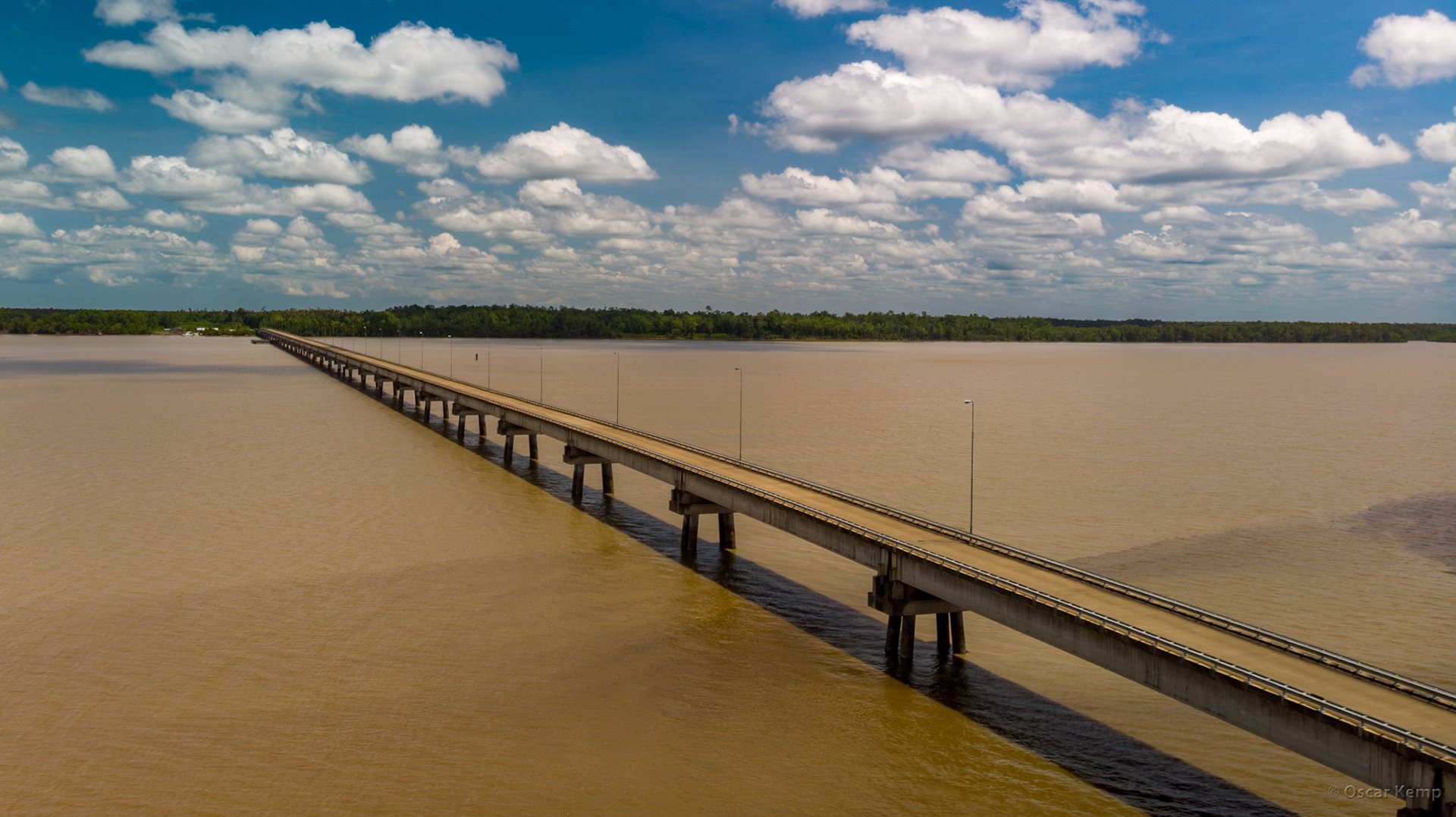 Coppenamepunt / Aerial view of Coppenamebrug (1999 / l: 1570 m): links Jenny in the Coronie District with Boskamp in the Saramacca District [Suriname, 2018 10]