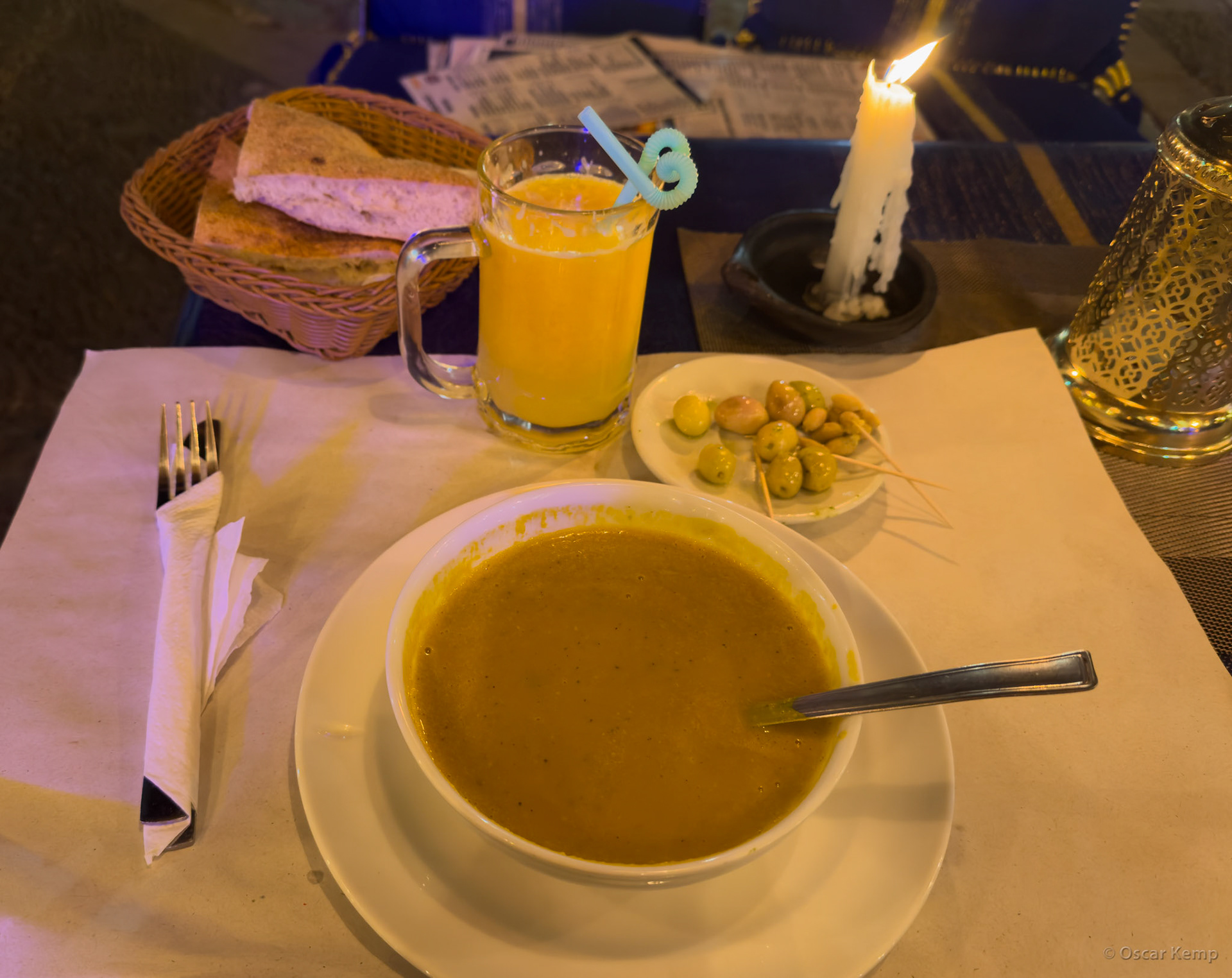 Chefchaouen / Starter: Delicious Moroccan soup, bread and olives [Marocco, 2025 02]