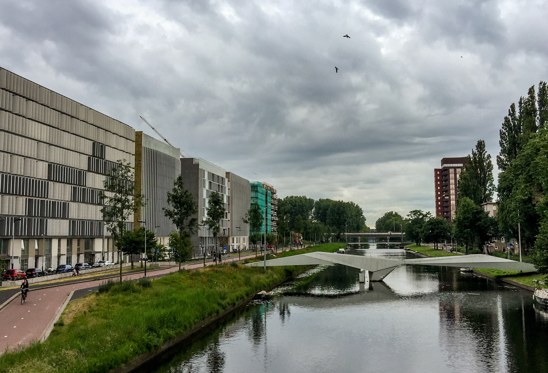 Fietsbrug over Erasmusgracht, Bos en Lommer