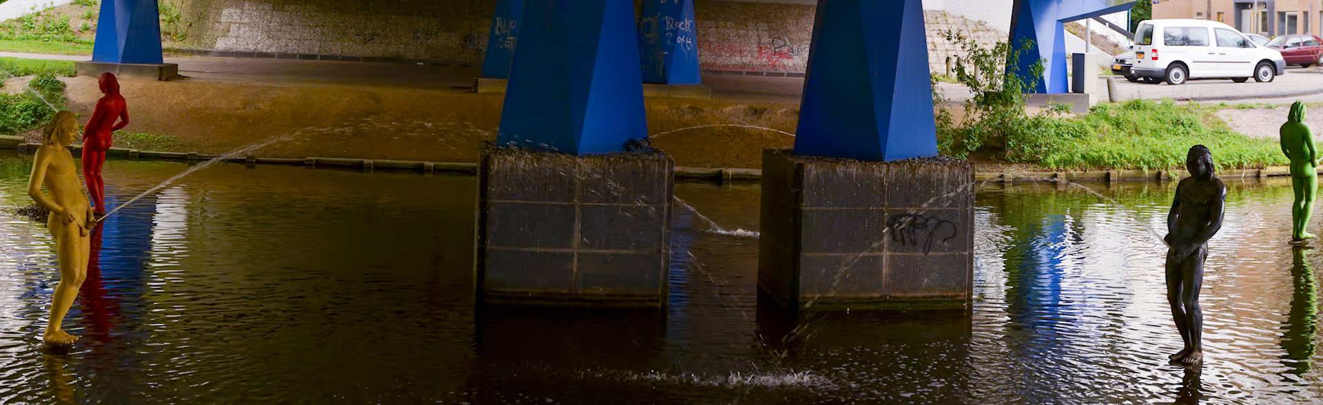 Tayouken Piss, Les Pisseurs d'Amsterdam:  zes vrolijk plassende mannen gemaakt naar het evenbeeld van de Kameroense kunstenaar Pascale Tayou.