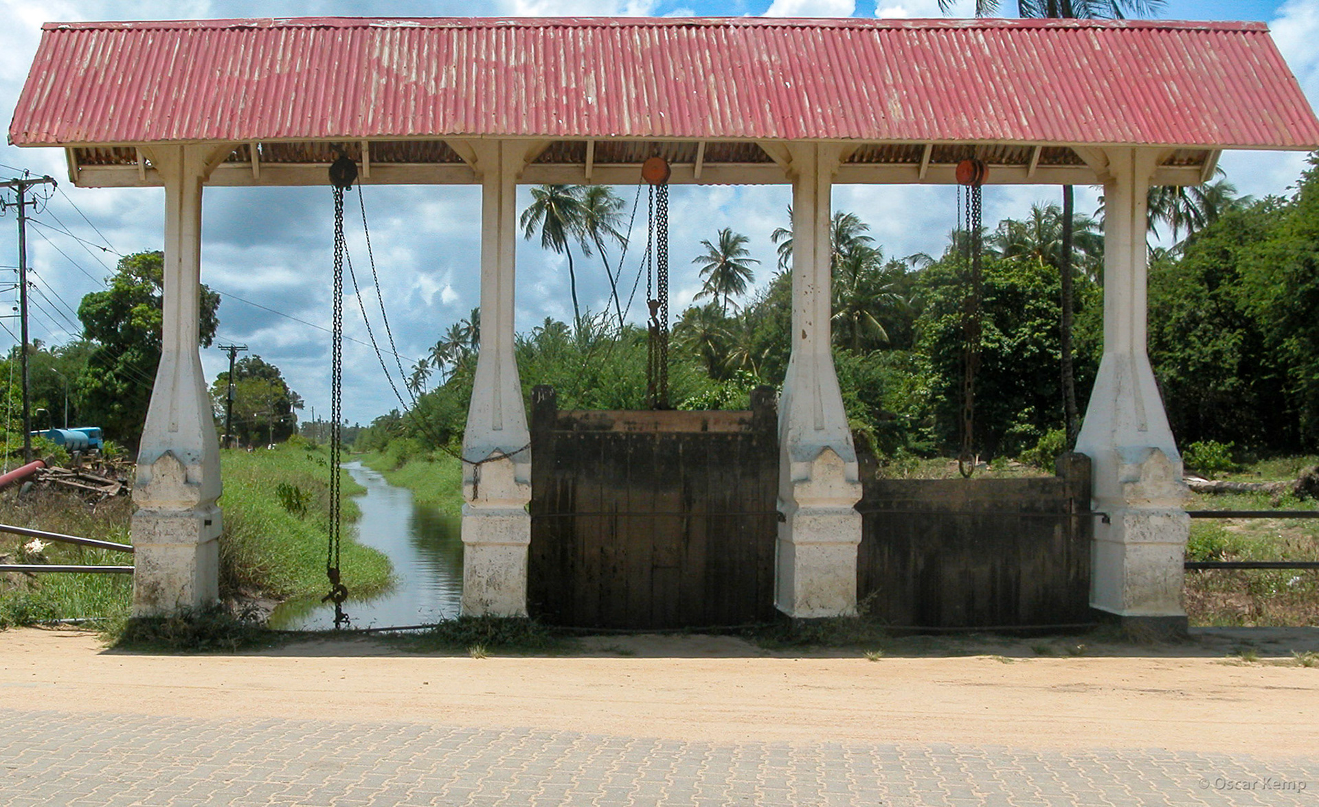 Totness / Iconic irrigation lock at Totness Canal [Suriname, 2004 09]
