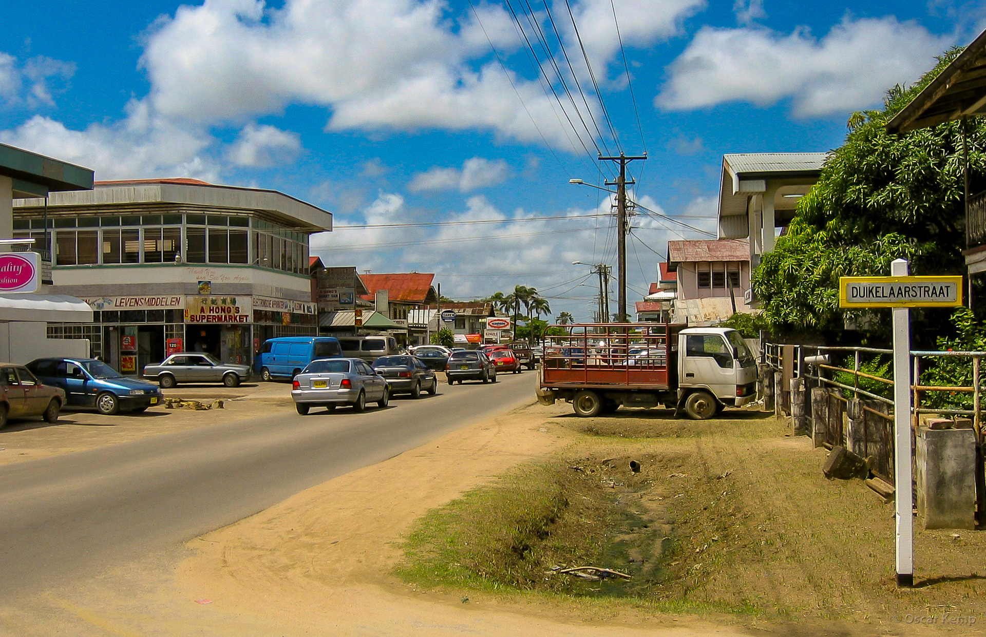 Tourtonnelaan / Ma Retraite: a busy northern suburb (my hood 🤗) [Suriname, 2004 09]