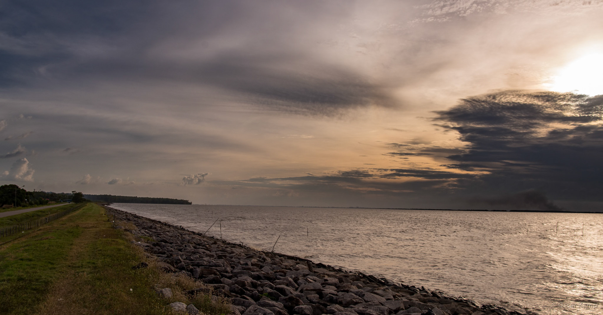 Zeedijk / The sea dike is very suitable for getting a breath of fresh air [Suriname/Nickerie, 2018 10]