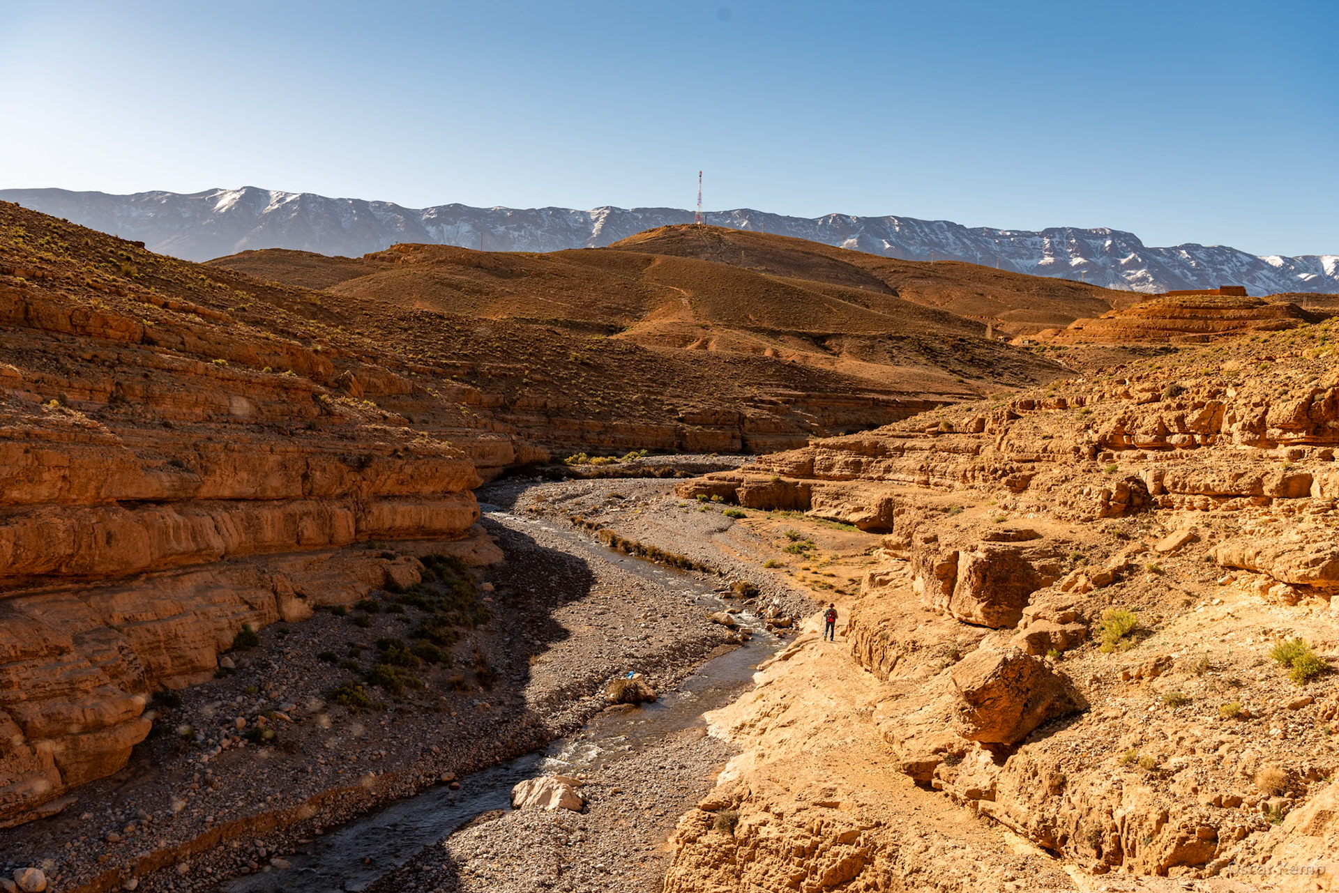 Midelt-Aït Aomar / Meter-deep canyon in rugged landscape [Marocco, 2025 02]