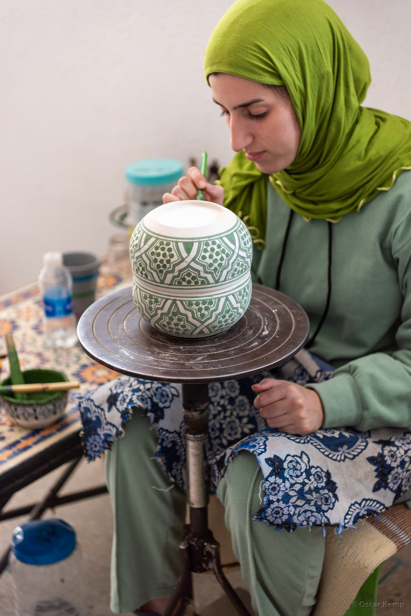 Fes-Quartier Ain Noqbi / Meticulously and with a steady hand creating yet another masterpiece [Marocco, 2025 02]