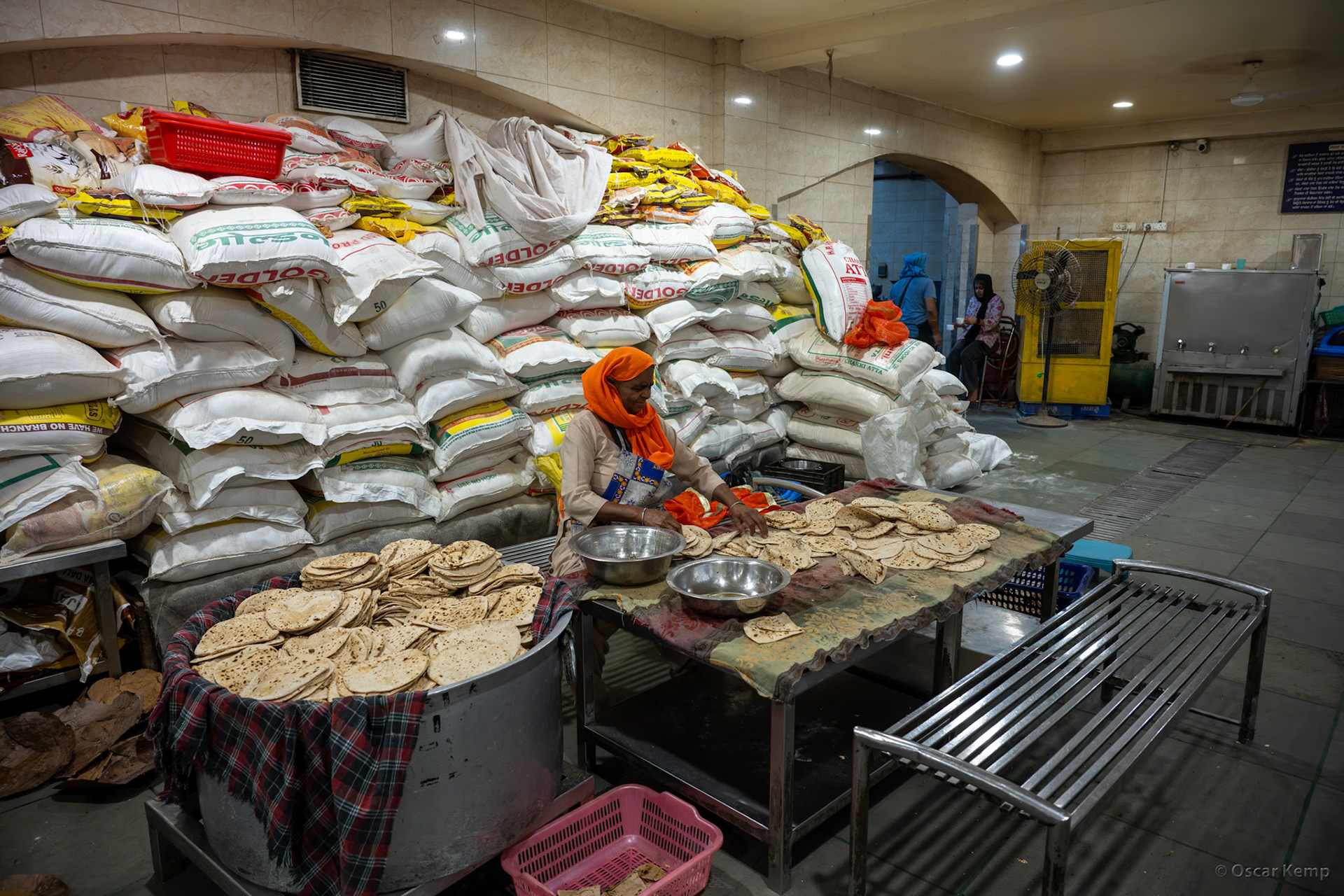 New Delhi-Patel Chowk / Preparing free lacto-vegetarian food served in Langar hall (community room) of Bangla Sahib Gurdwara (Sikh place of worship) [India 2025 11]