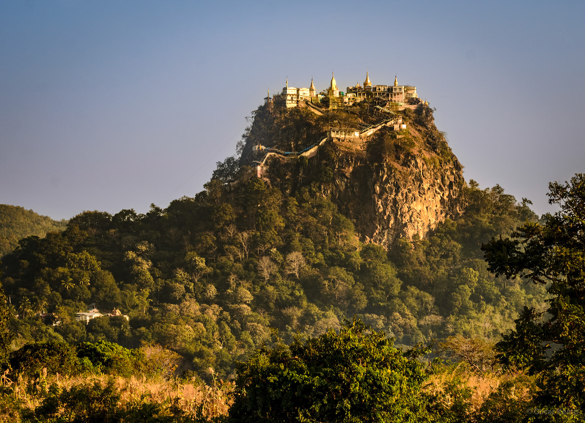 Myingyan Highway, Bagan / Taung Kalat Monastery, located on a 737-meter-high volcanic cliff, near the dormant volcano Mount Popa [Myanmar, 2012 01]