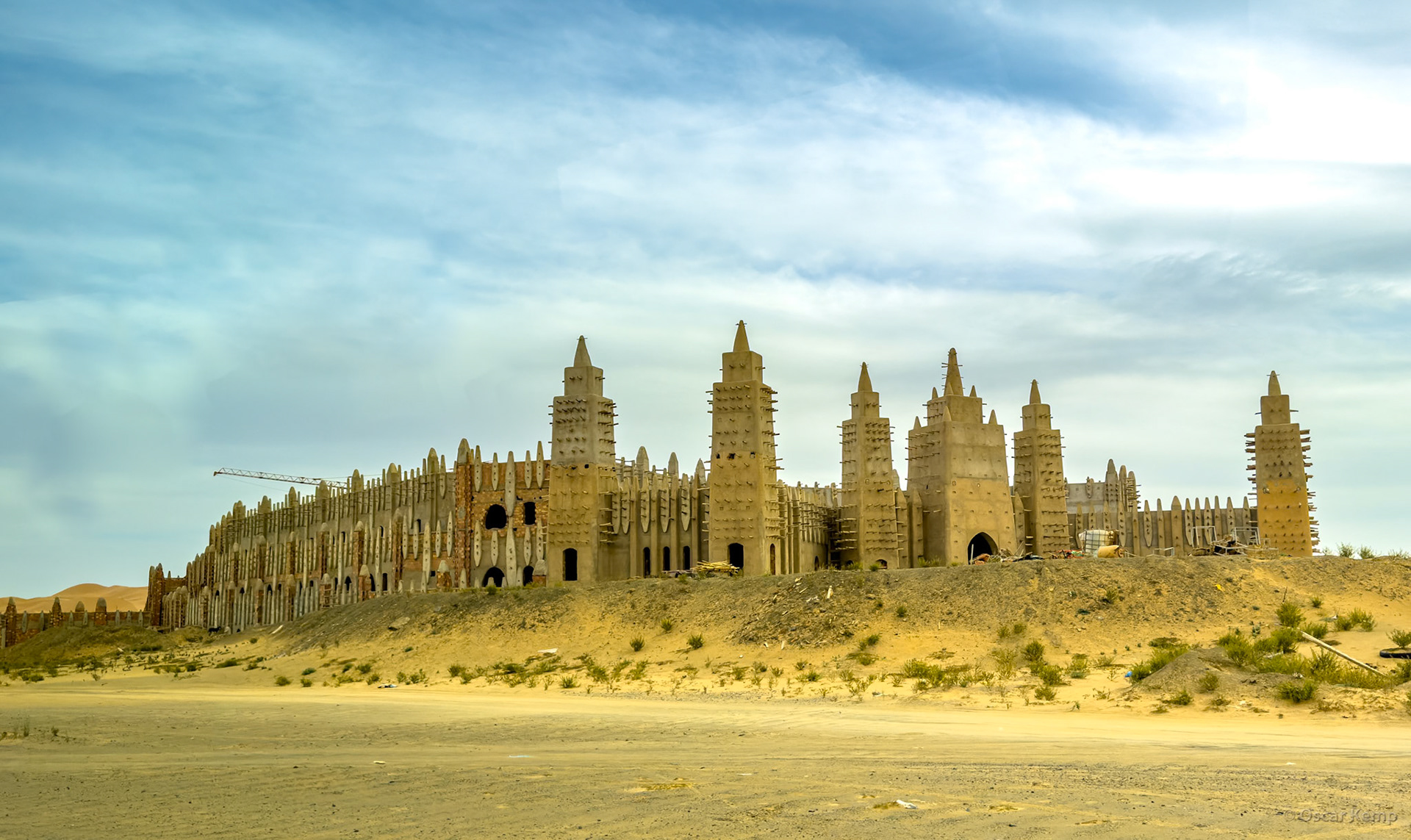 Merzouga / Hotel under construction (Malian architecture) [Marocco, 2025 02]