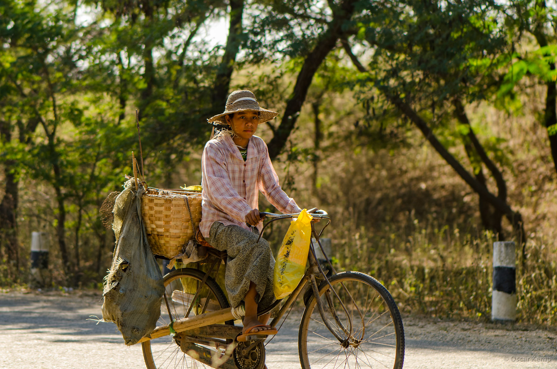 near Sin Phyu Shin bridge over the Chindwin River / Cycling back home from market shopping [Myanmar, 2012 01]