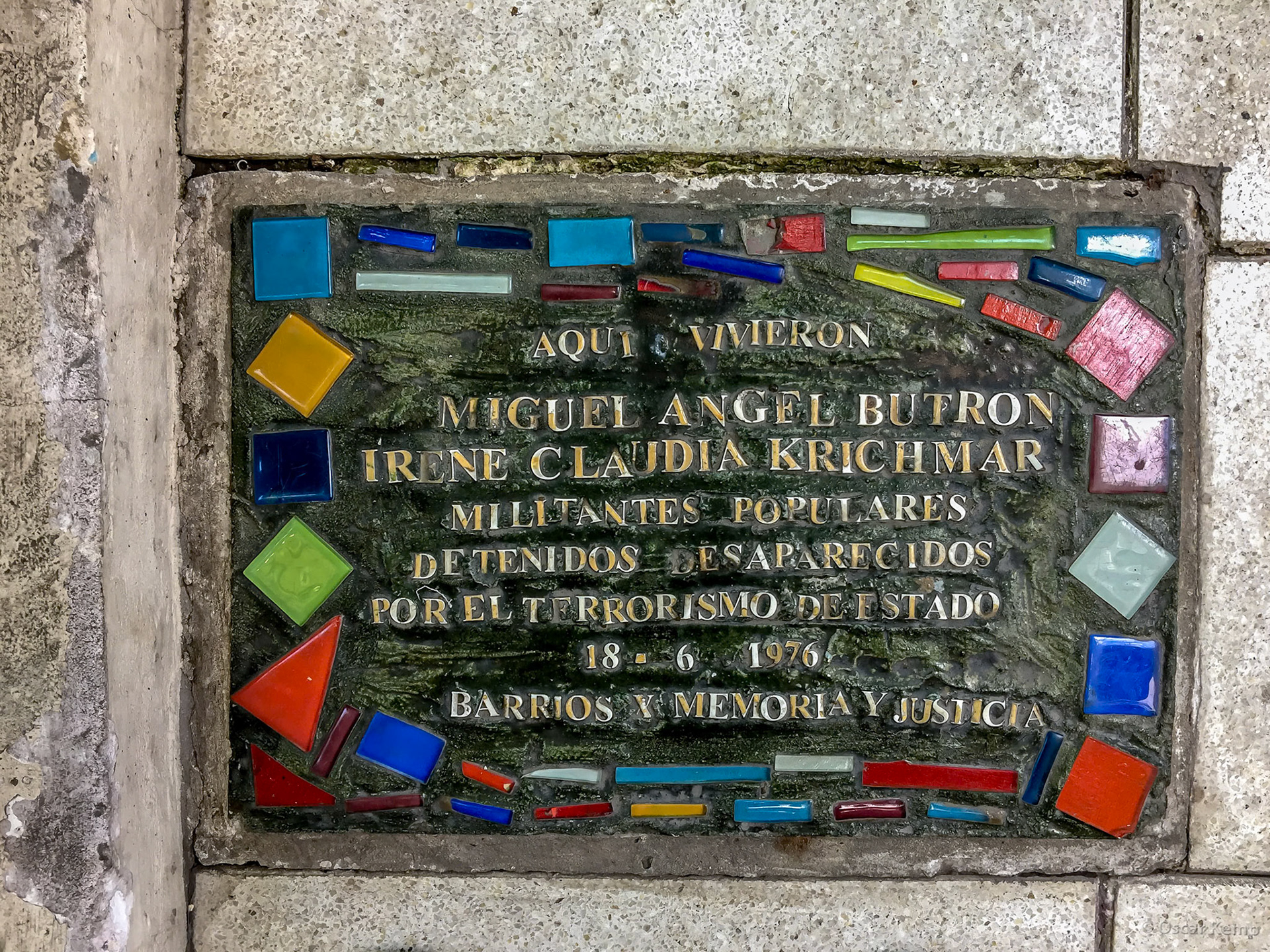 Palermo-Av. del Libertador / Special pavement tile with an ode to victims of 'terrorismo de estado' [2016 12]