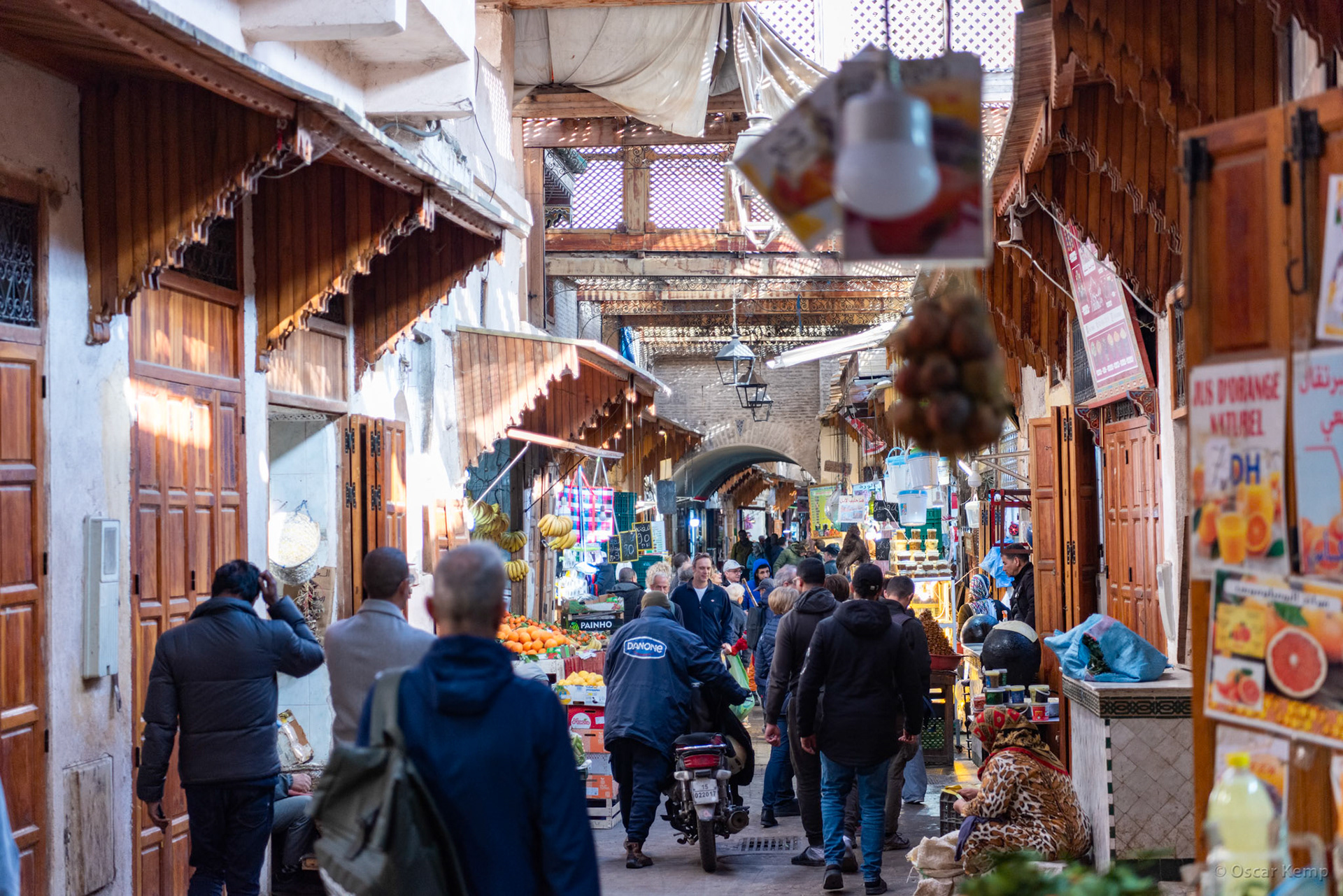 Fes-Bvd Ben Mohammed El Alaoui / Typical medina vibe with easy hustle and bustle [Marocco, 2025 02]