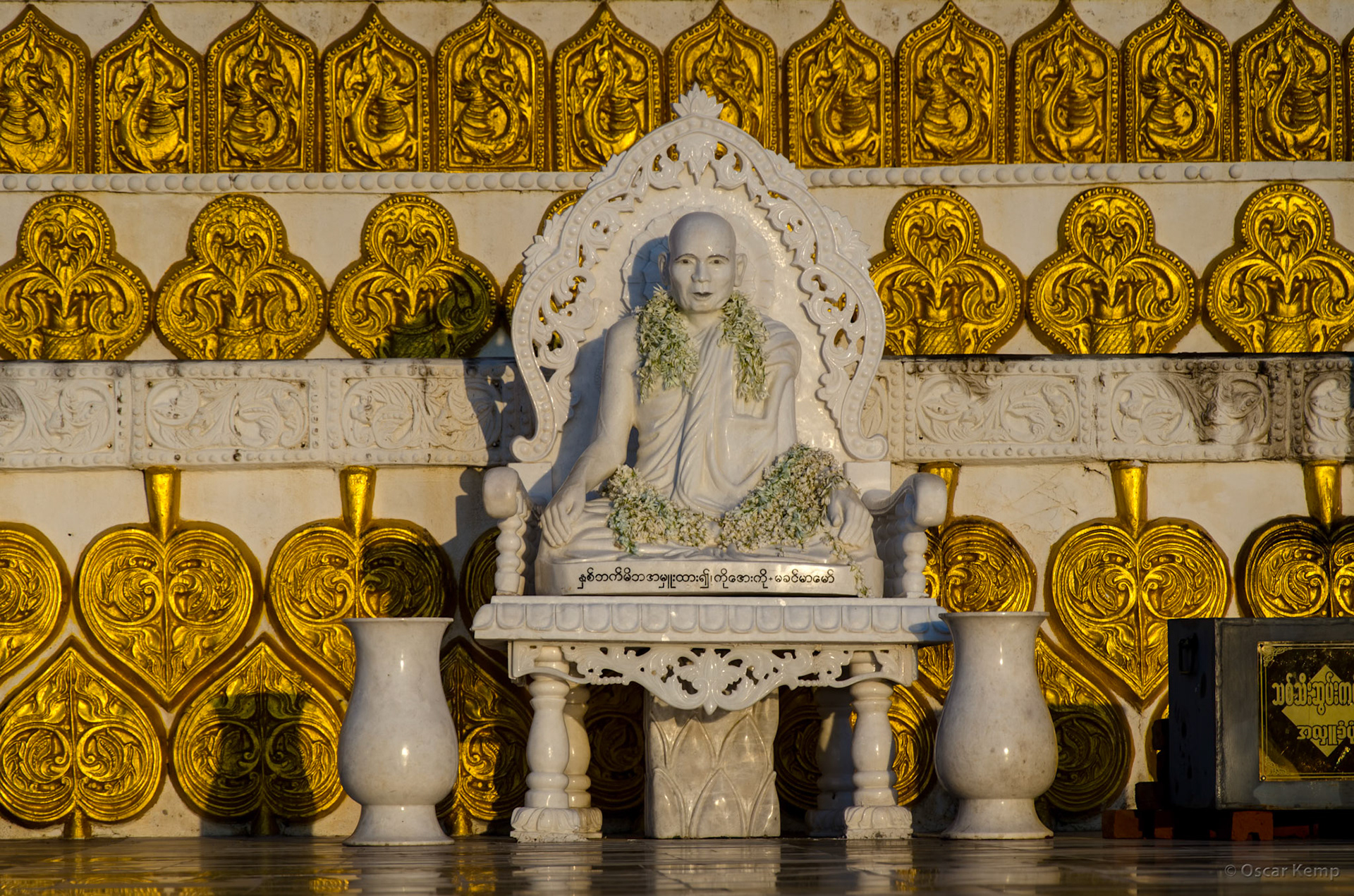 Maha Bodhi Tahtaung / Altar in honor of a deceased prominent Buddhist monk [Myanmar, 2012 01]