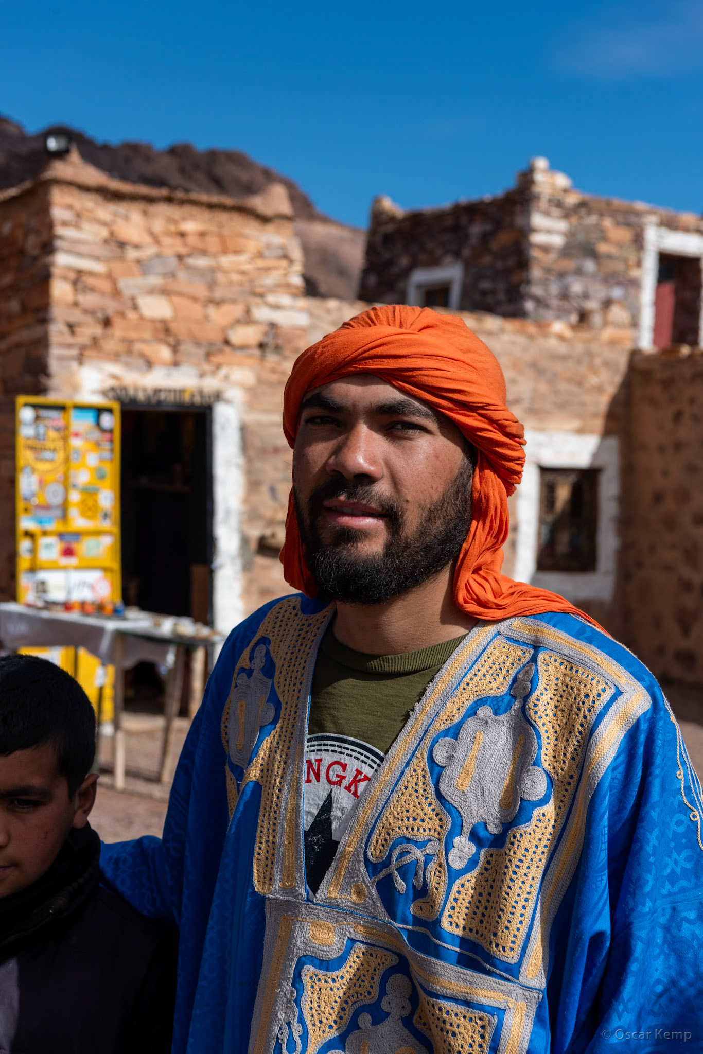 Jbel Saghro-Akhamsi / Friendly waiter at roadside restaurant [Marocco, 2025 02]