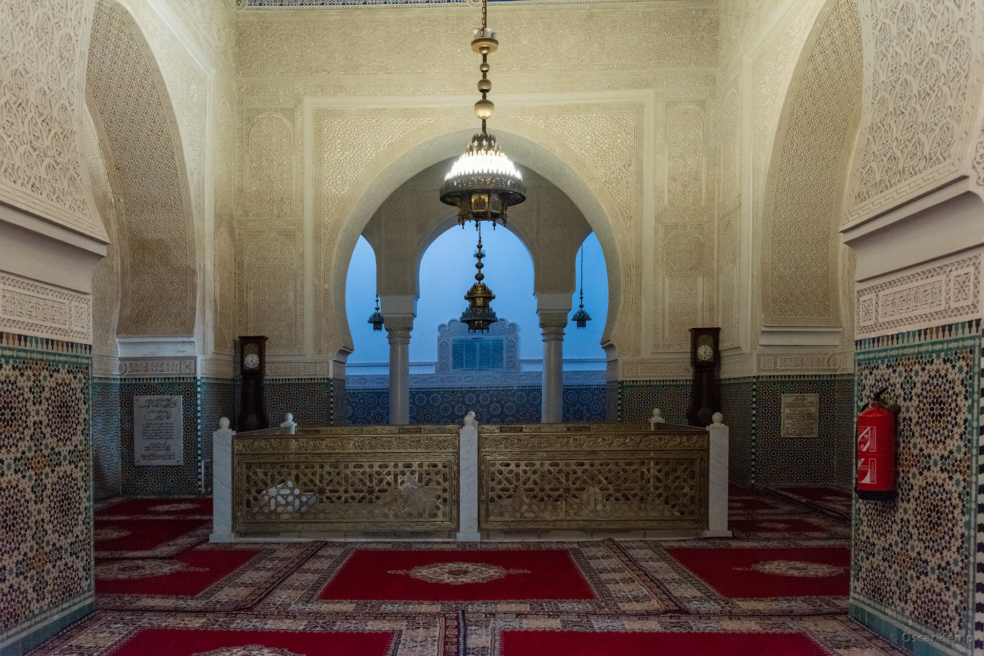 Meknes-Dar Kebira / Rustic prayer room within medina [Marocco, 2025 02]