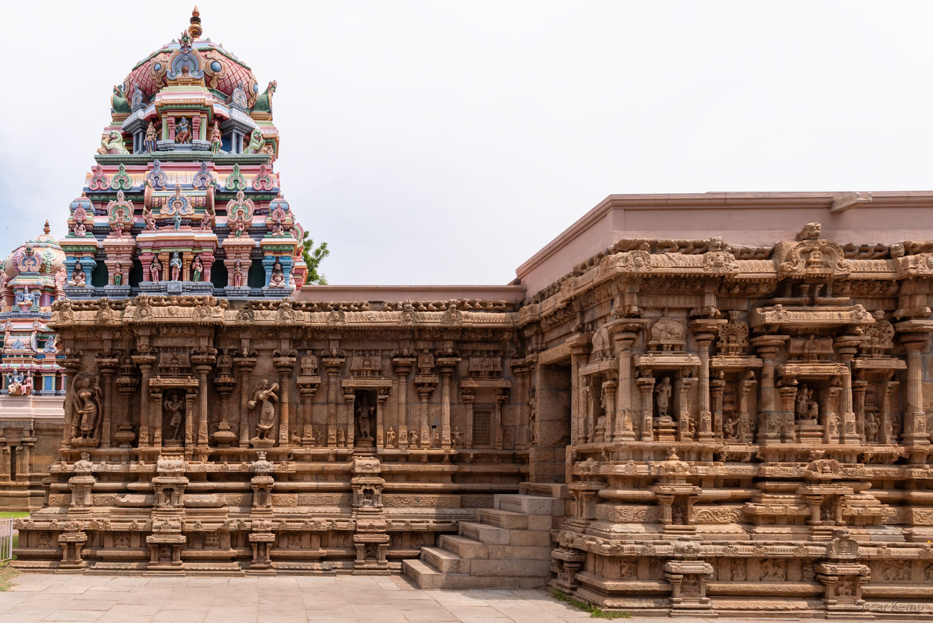 Tiruchirappali / Ground-level shot showing details of the fine structure of the many artworks near Sri Ranganatha Swamy Temple [India 2024 09]