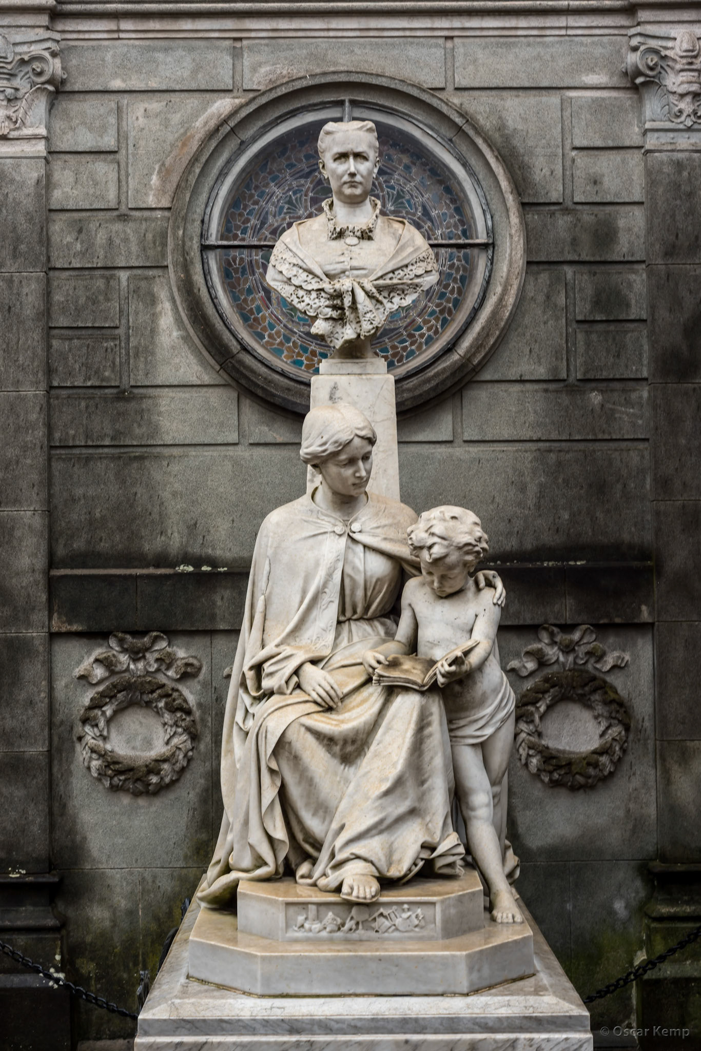 Recoleta-Cementerio de la Recoleta / Lavishly decorated tomb at the exclusive cemetery [2016 12]
