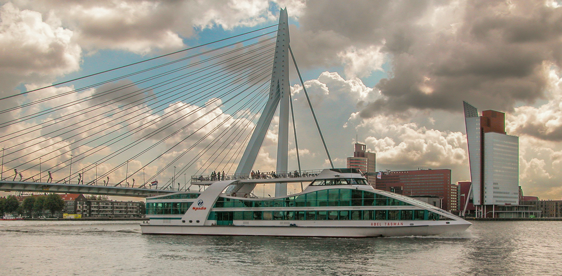 Moderne rondvaartboot