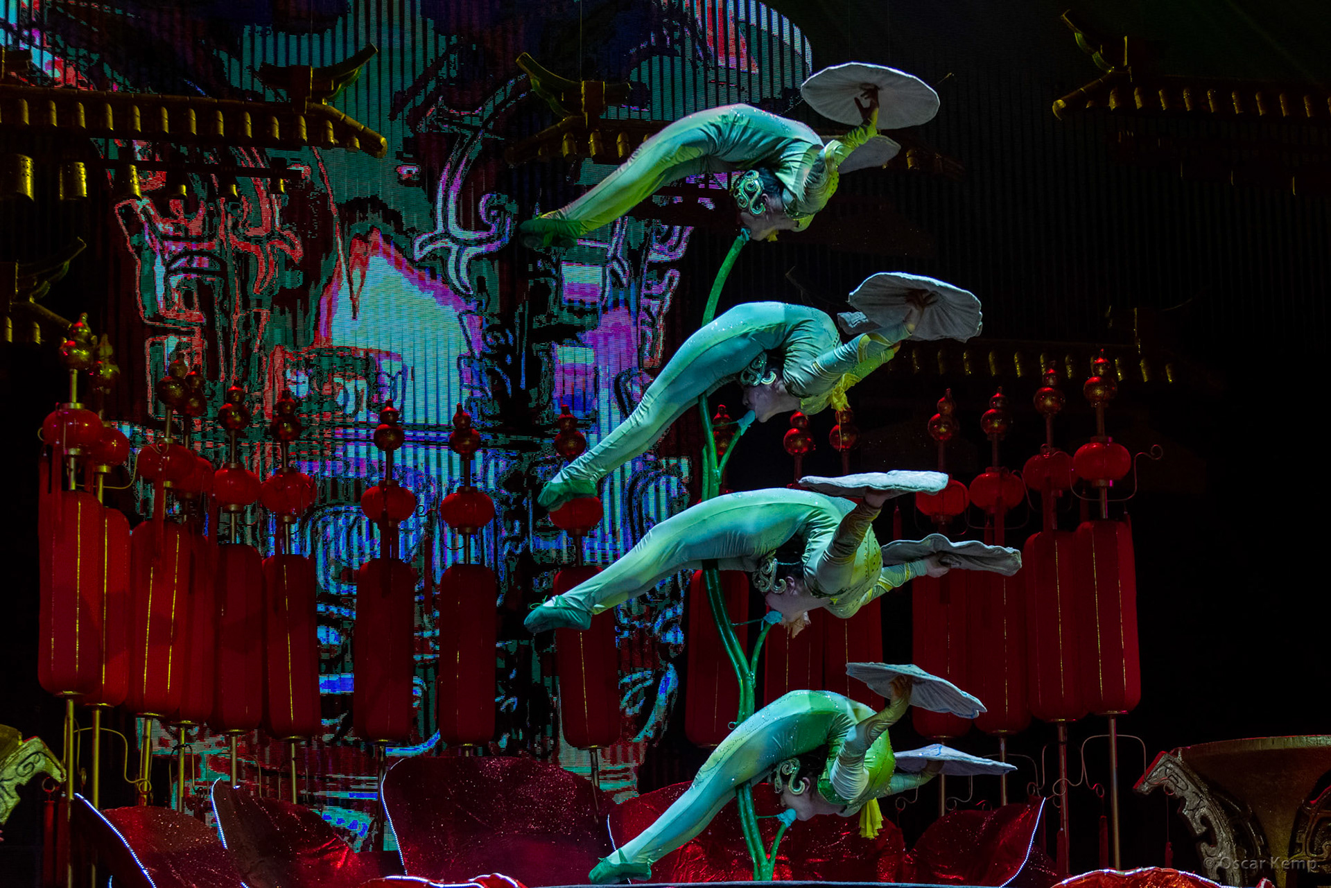 Red Theatre Beijing Acrobatic Show, / Great Acrobatic performance [China 2025 05]