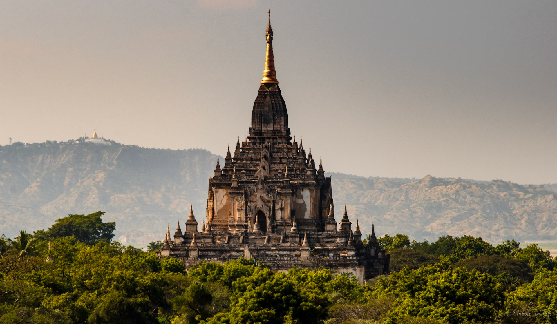 Bagan plains / Shwe Gu Yi Temple: a typical ancient pagoda still in use today [Myanmar, 2012 01]