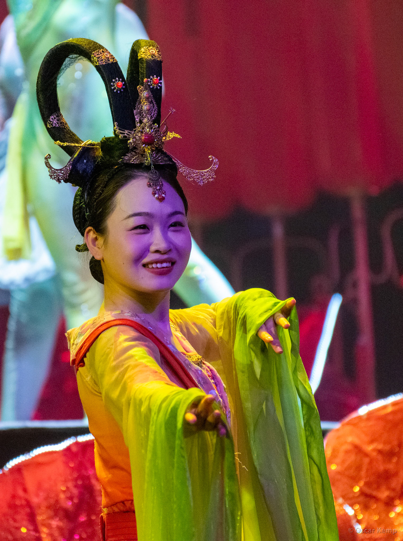 Red Theatre Beijing Acrobatic Show / Entertaining circus performance [China, 2025 05]