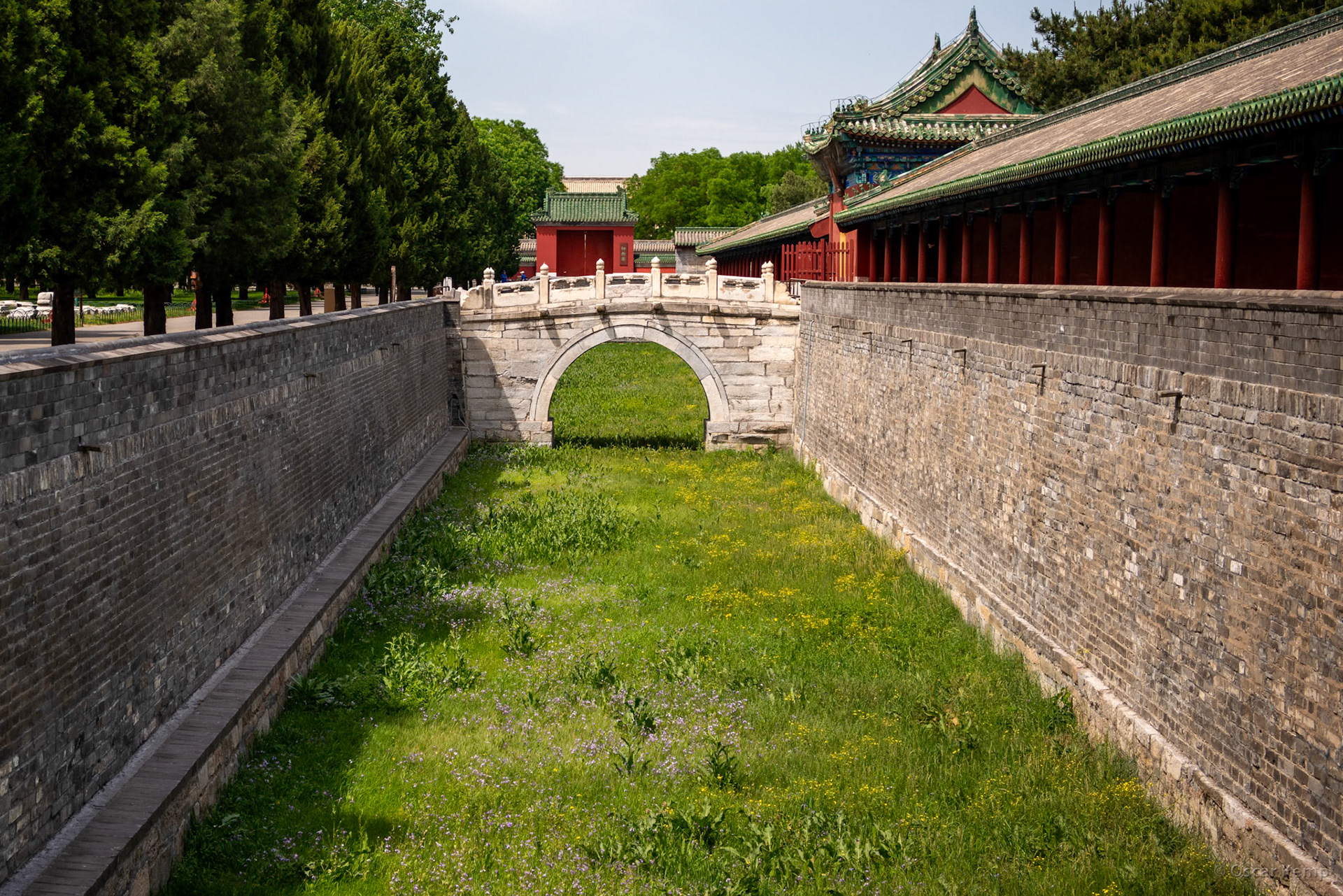 Temple of Heaven Park / Moat in Temple of Heaven grounds [China, 2025 05]