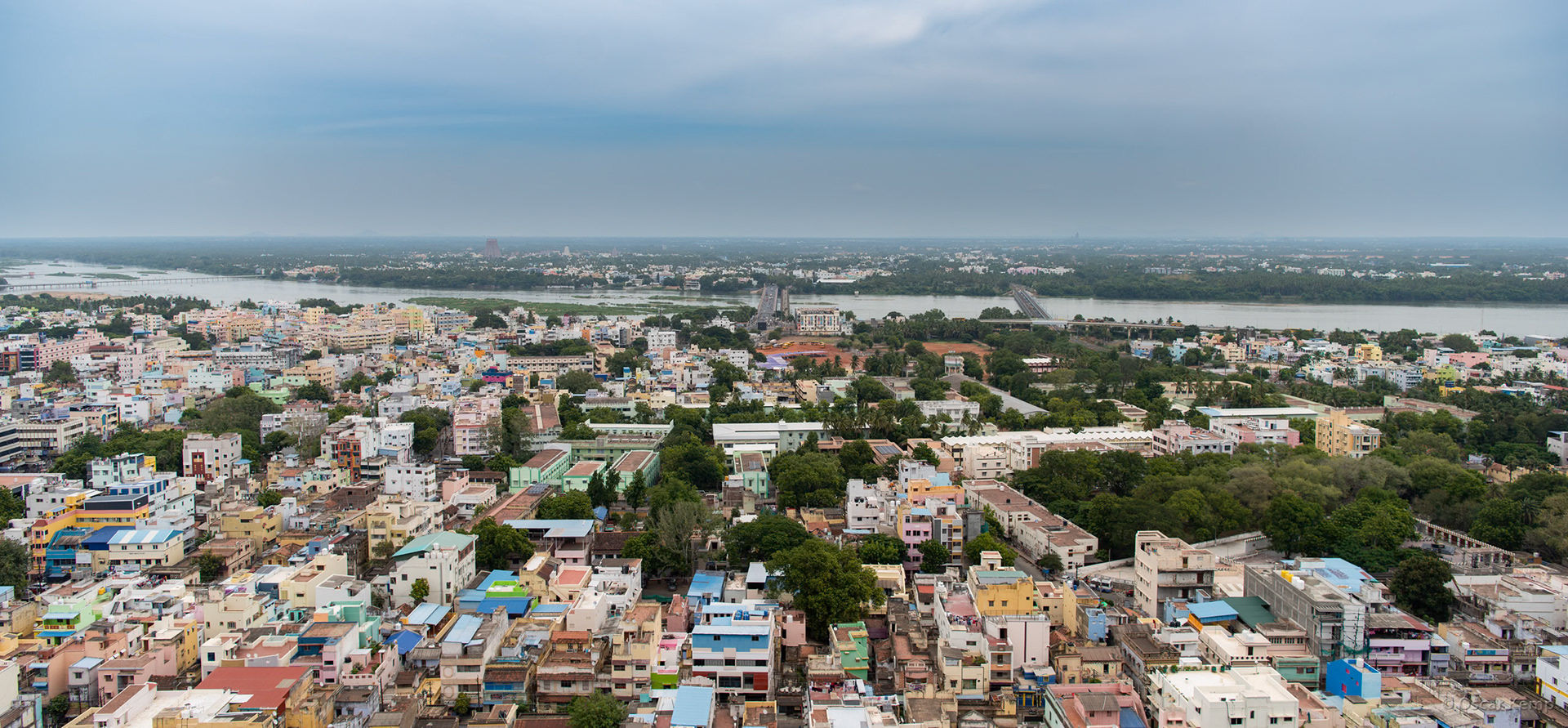 Tiruchirappali / Panoramic view over the city from Rock Fort on which the Arulmigu Uchi Pillayar Temple is built [India 2024 09]