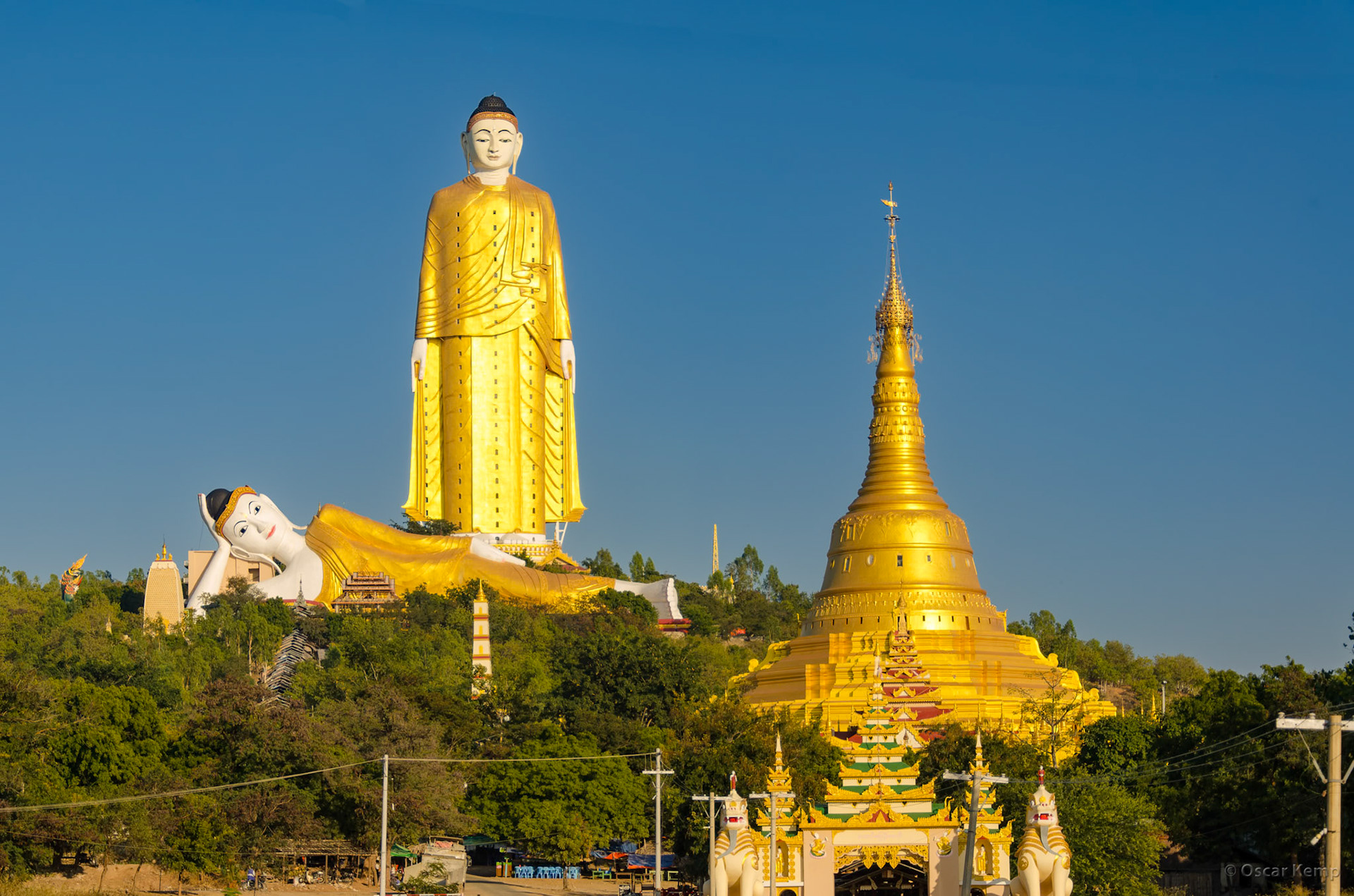 Maha Bodhi Tahtaung / A Buddhist religious complex known for its giant standing Buddha statue (third tallest in the world), giant reclining Buddha statue and Aung Sekkya Stupa [Myanmar, 2012 01]