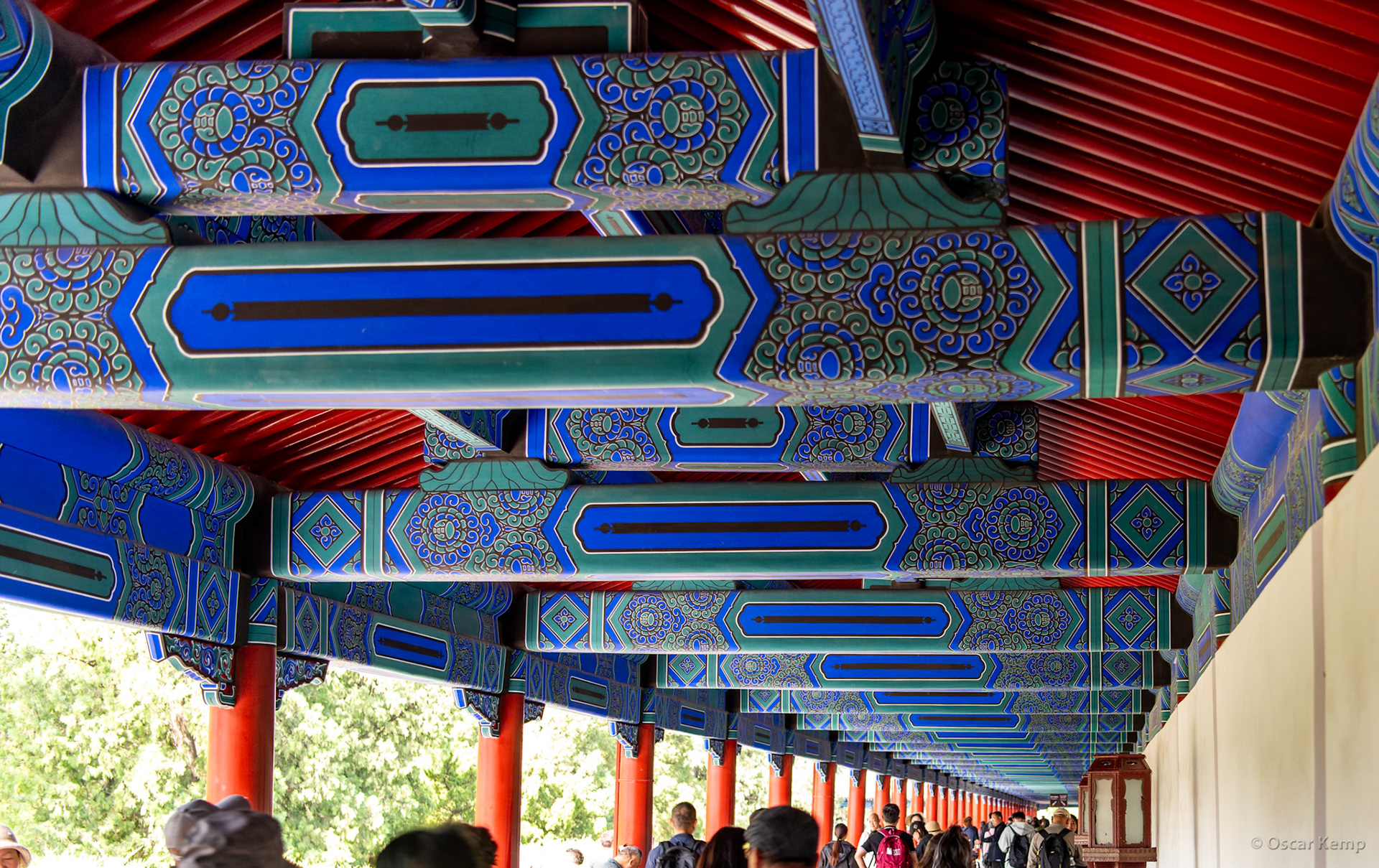 Temple of Heaven, Long Corridor / Beautifully decorated Chinese wooden roof construction without nails or glue (dougong) [China, 2025 05]