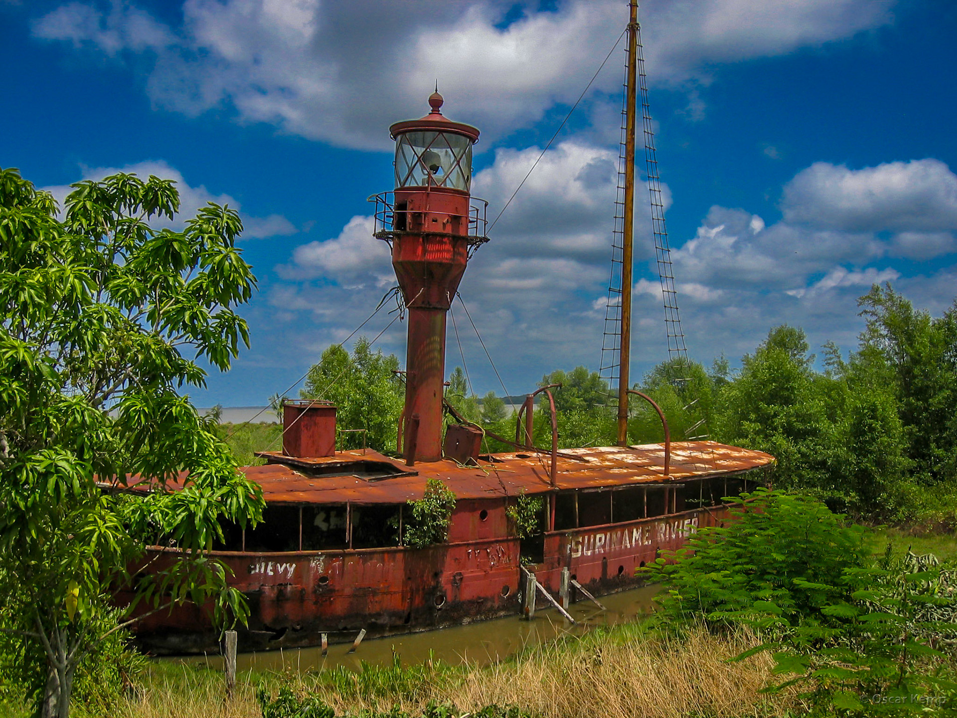 Fort Nw Amsterdam / Lightship Suriname Rivier in 'dock' [Suriname, 2004 09]
