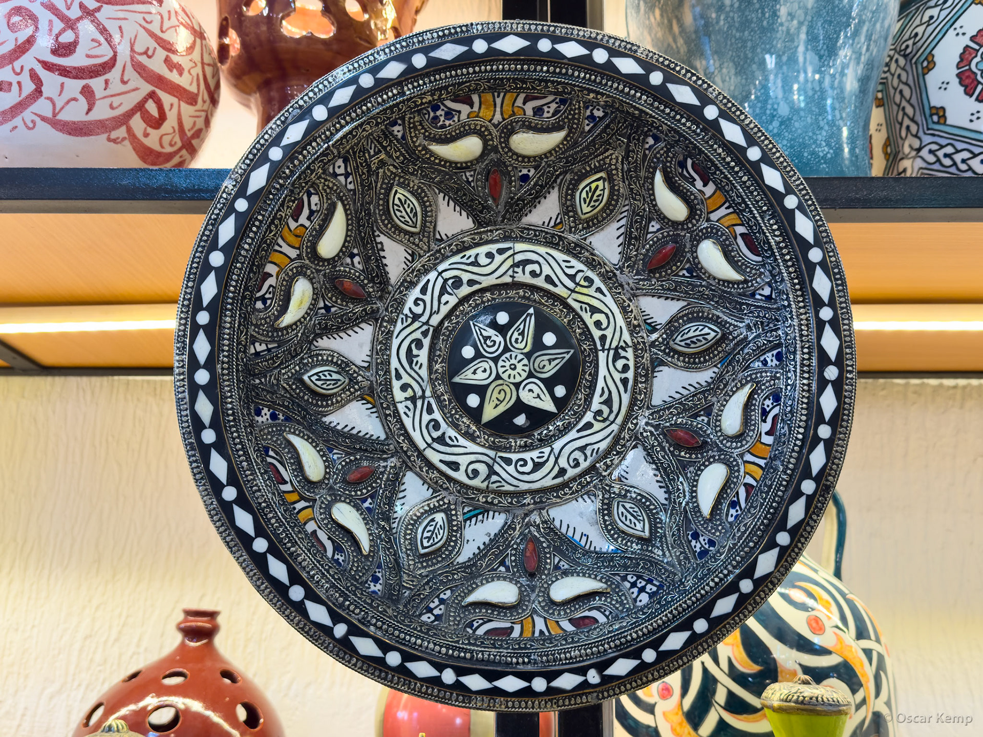 Fes-Quartier Ain Noqbi / Beautifully delicate ceramic bowl in typical moroccan style [Marocco, 2025 02]