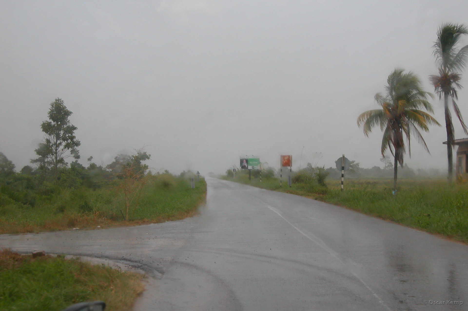 Dehliweg / Tropical rain shower over Corantijnpolder [Suriname/Nickerie, 2004 09]