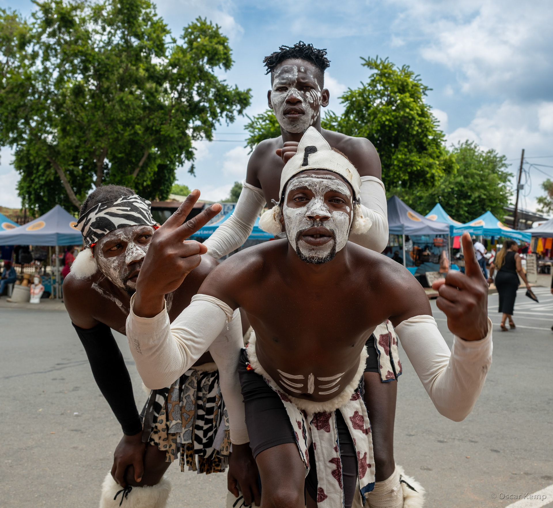 Vilakazi st, Soweto / Nice makeup and performance by some street artists near Mandela's House [South Africa, 2026 01]