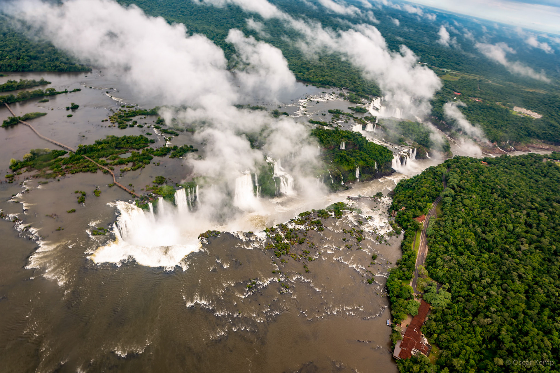 Brazilian Iguazú / Helicopter view of the massive falls (Cataratas del Iguazú) [2016 12]