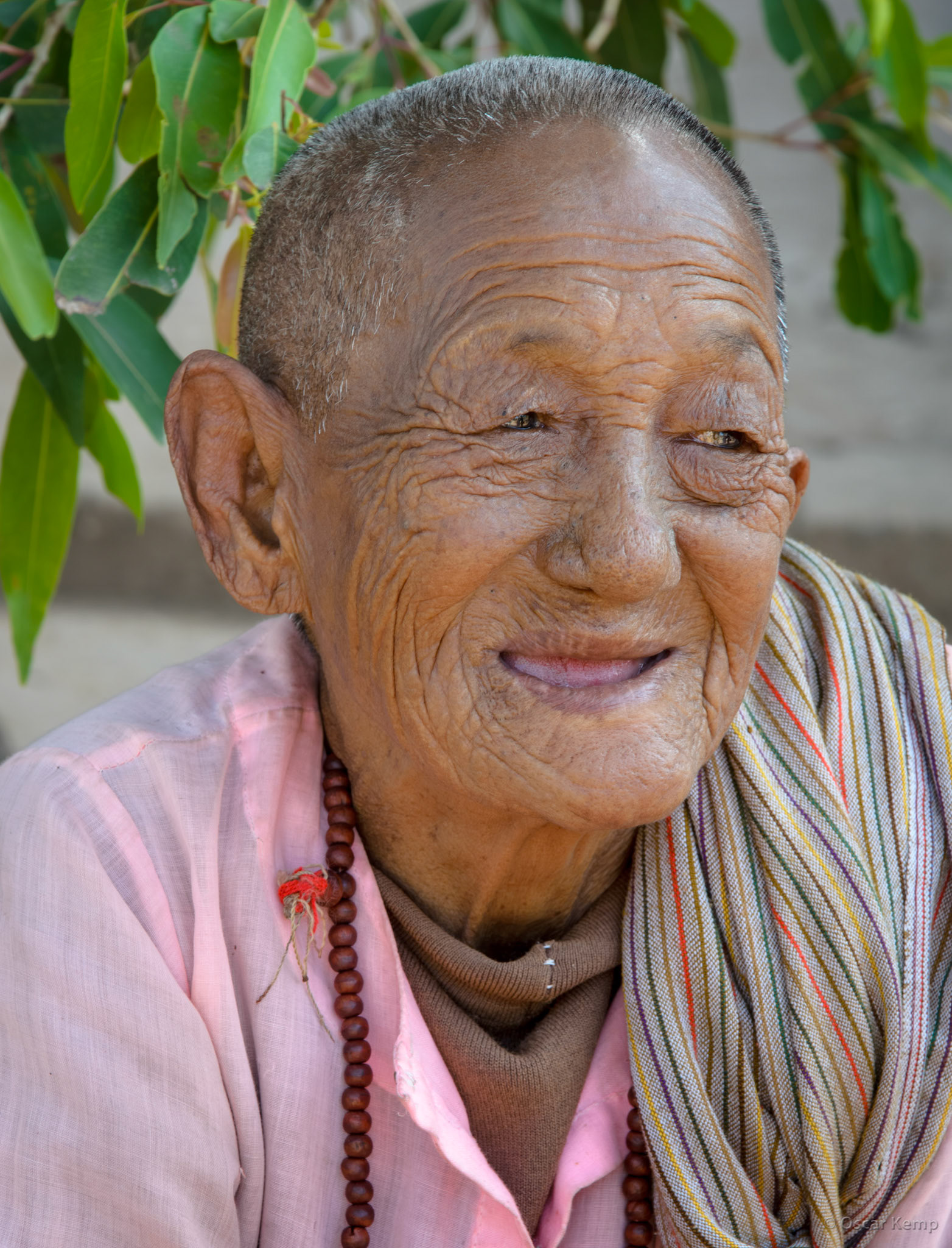 howintaung caves / Smiling elderly beauty [Myanmar, 2012 01]