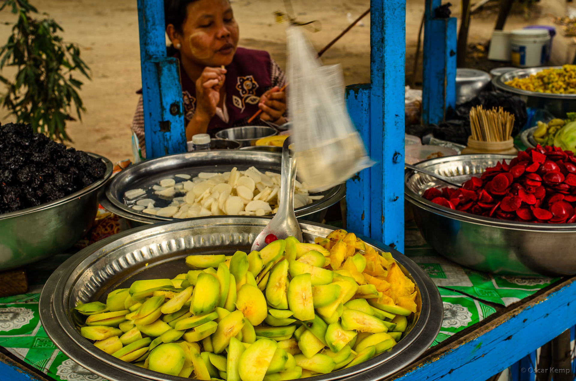 Phaung Daw Oo Monastic School / Tropical delicacy stall (including slices of pomme de cythère and carambola) near Kuthodaw Pagoda [Myanmar, 2012 01]