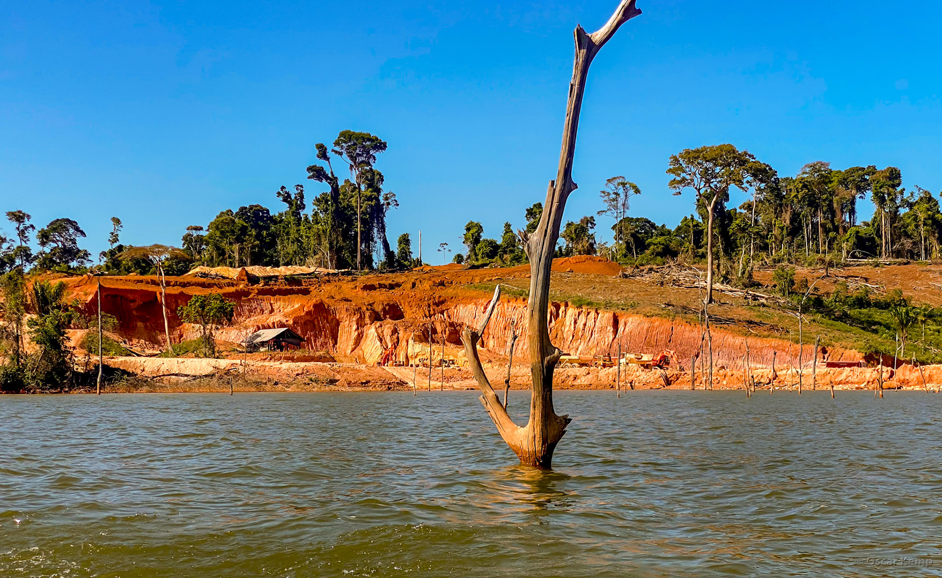 van Blommenstijn stuwmeer / Destructive gold rush in the heart of the Brownsberg Nature Park 😢 [Suriname, 2022 10]