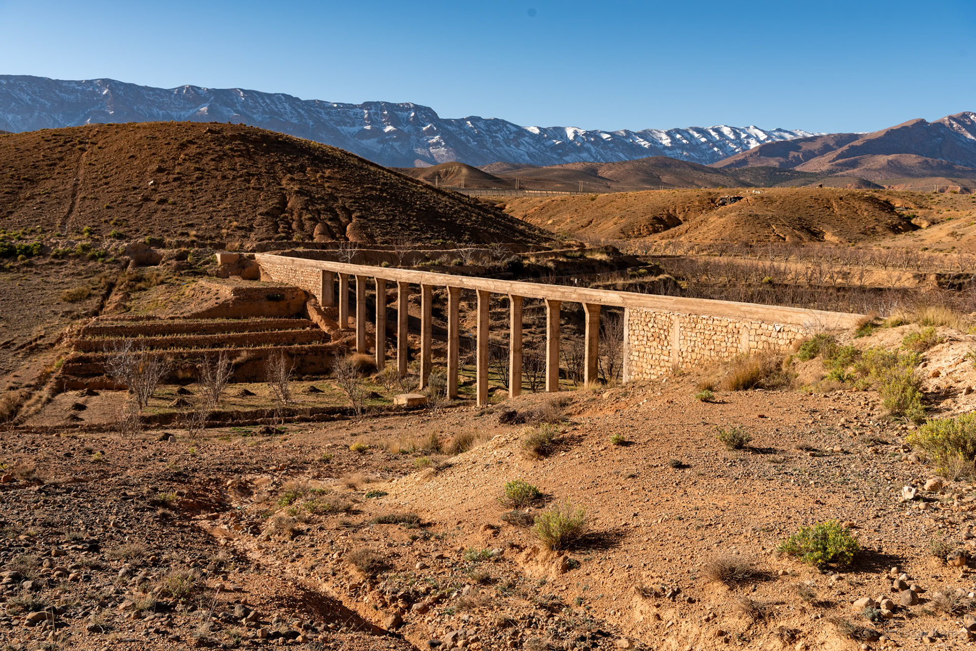 Midelt-Aït Aomar / Functioning aqueduct with Atlas Mountains in the background [Marocco, 2025 02]
