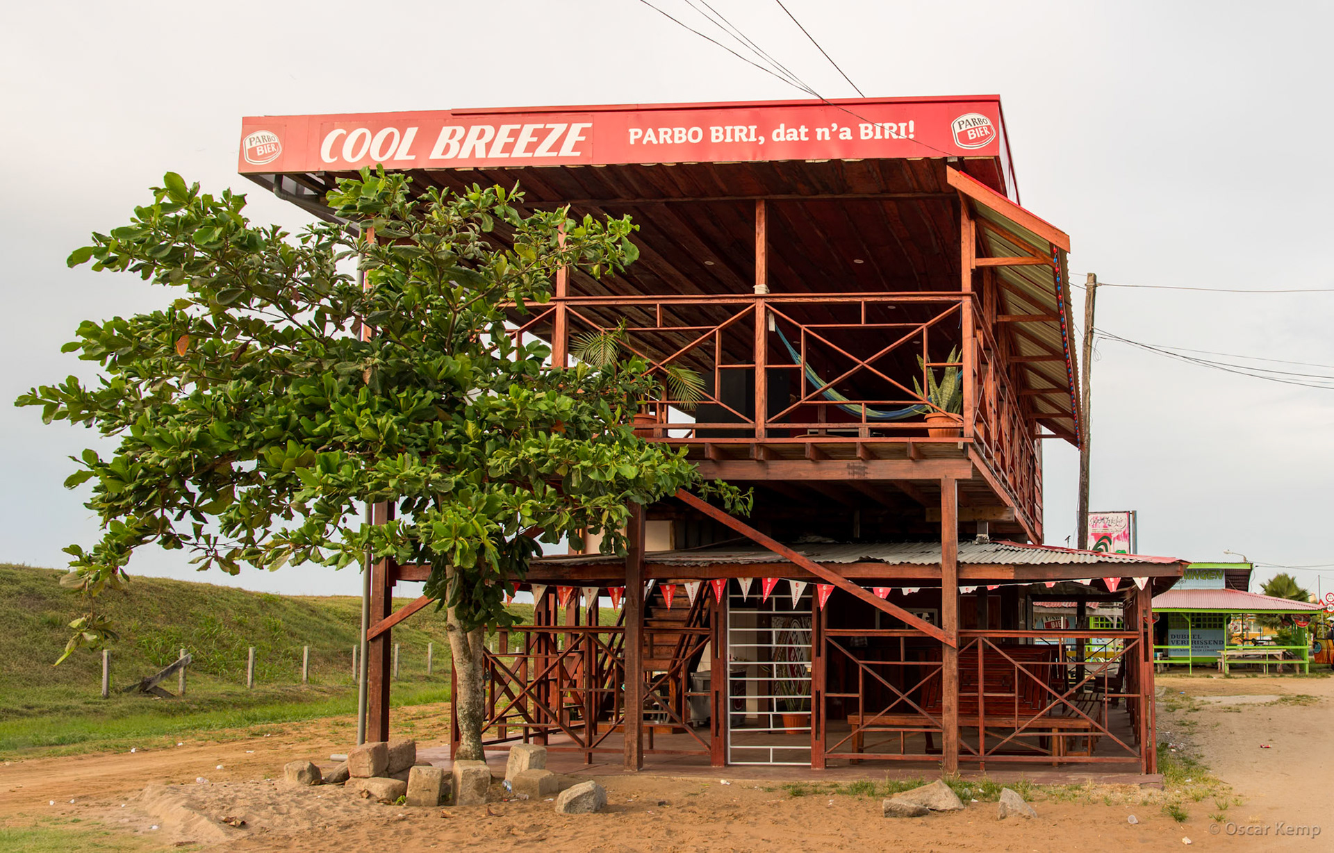 Abdulghani Madhaweg / Little bar near Zeedijk for a nice cold Parbo beer and a delicious chicken or duck roti [2018 10[Suriname/Nickerie, 2018 10]