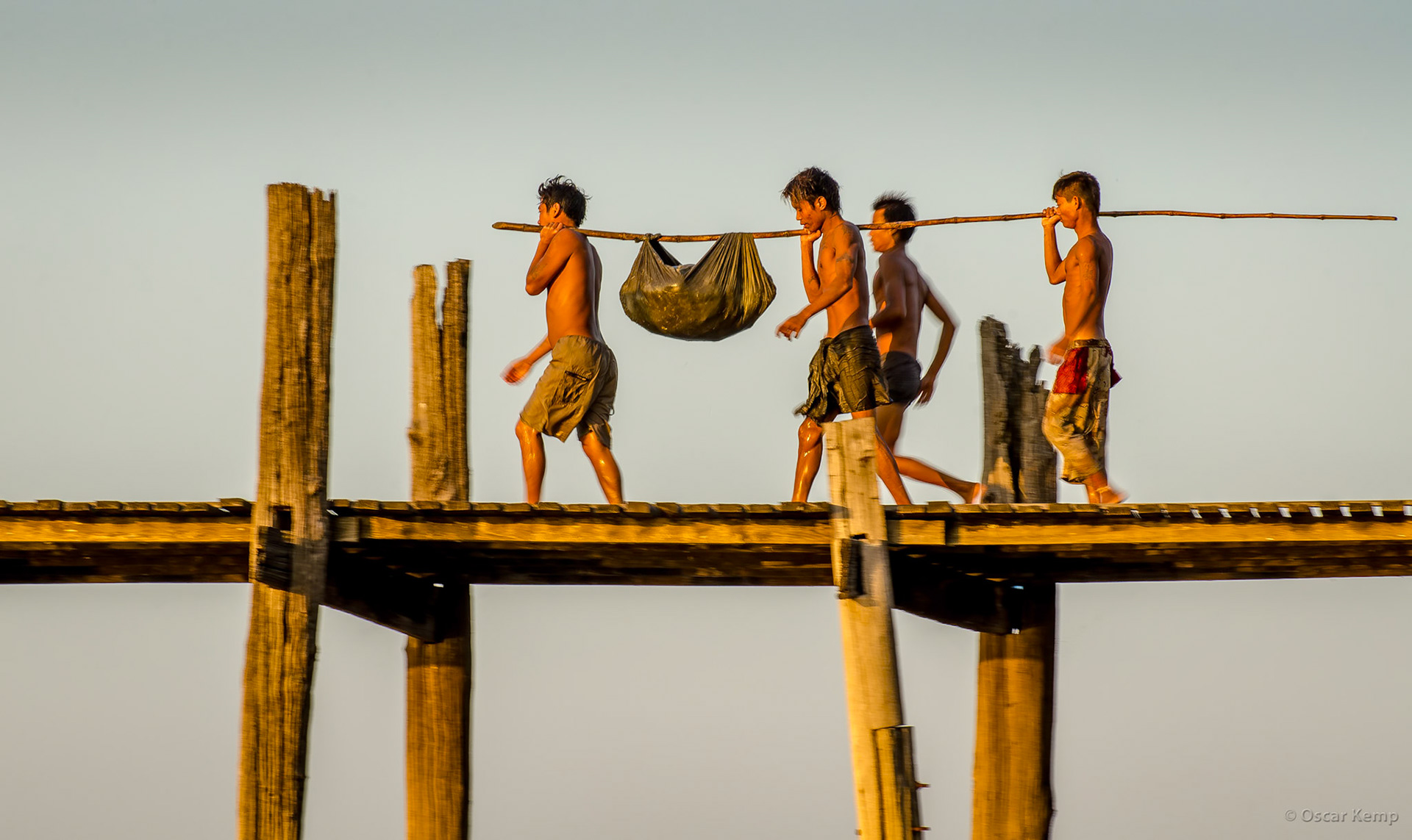 Amarapura, U Bein bridge  / Good fishing! [Myanmar, 2012 01]