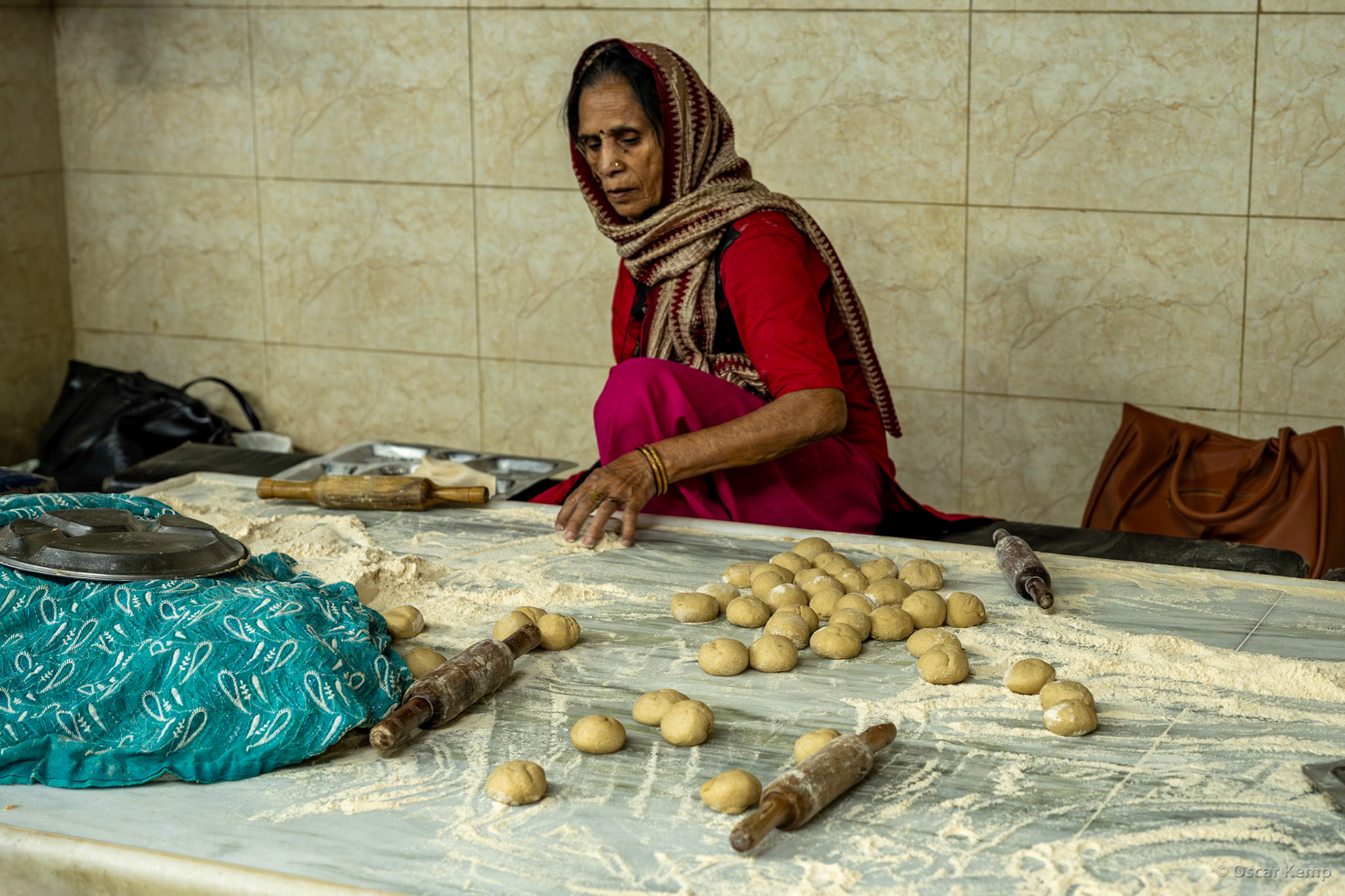 New Delhi-Patel Chowk / Manually rolling rotis in Langar (community kitchen) of Bangla Sahib Gurdwara (Sikh place of worship) [India 2025 11]