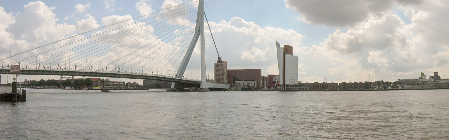 Panorama Wilhelminakade met KPN gebouw en Erasmusbrug