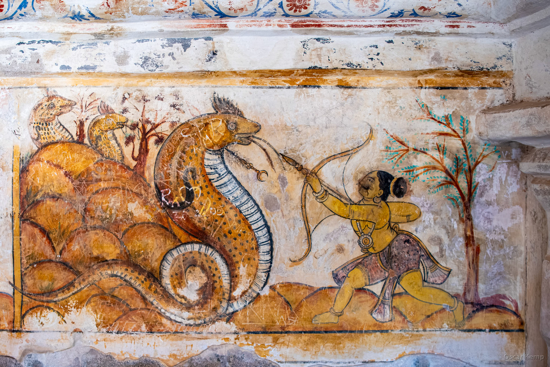 Thanjavur / Relatively well-preserved wall painting at Arulmigu Om Murugan Shrine near Brihadisvara Temple [India 2024 09]