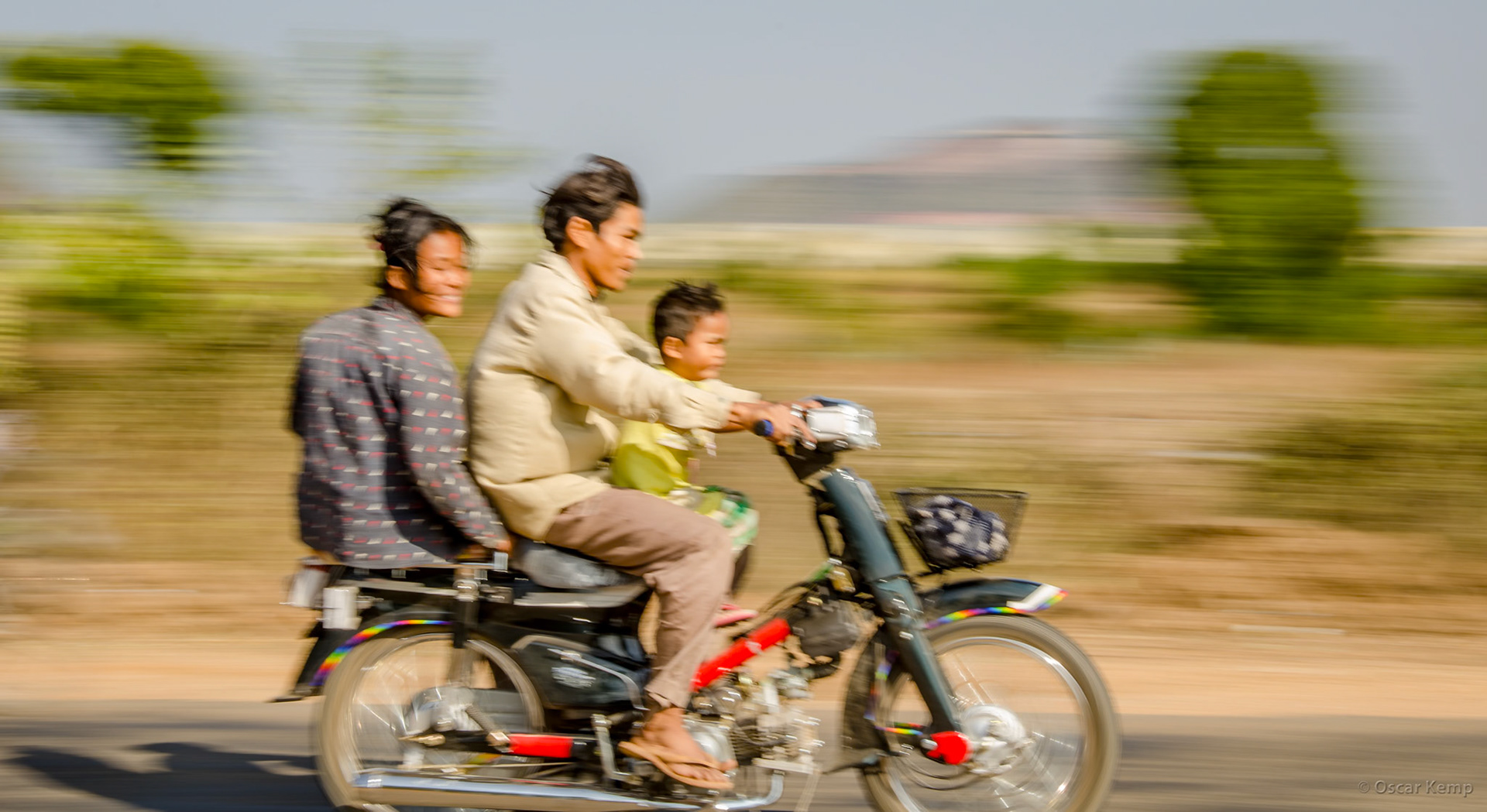 Damapala near Warton Pagoda / Risky family transportation [Myanmar, 2012 01]