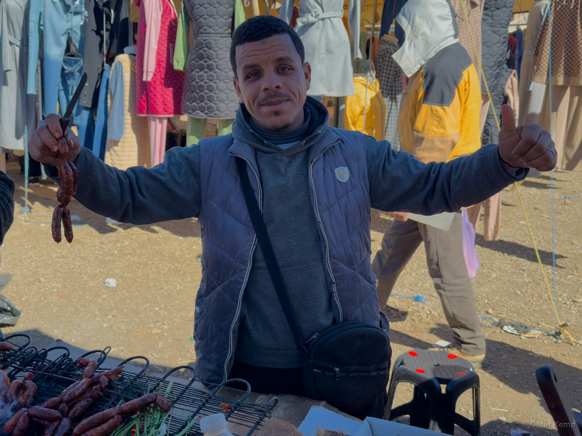 Timahdite-outdoor market / Cheerful fried sausage seller [Marocco, 2025 02]